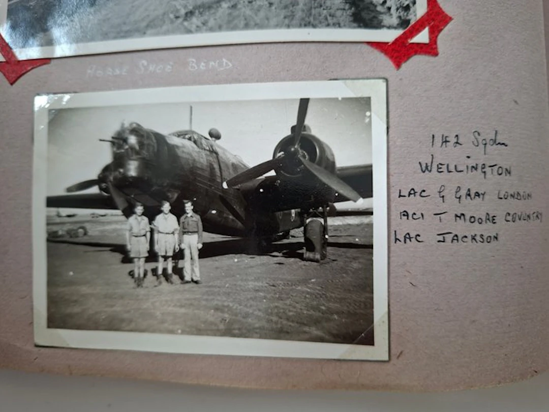 Photo album - Fotoalbum UK 142 en 40 squadron Wellington...