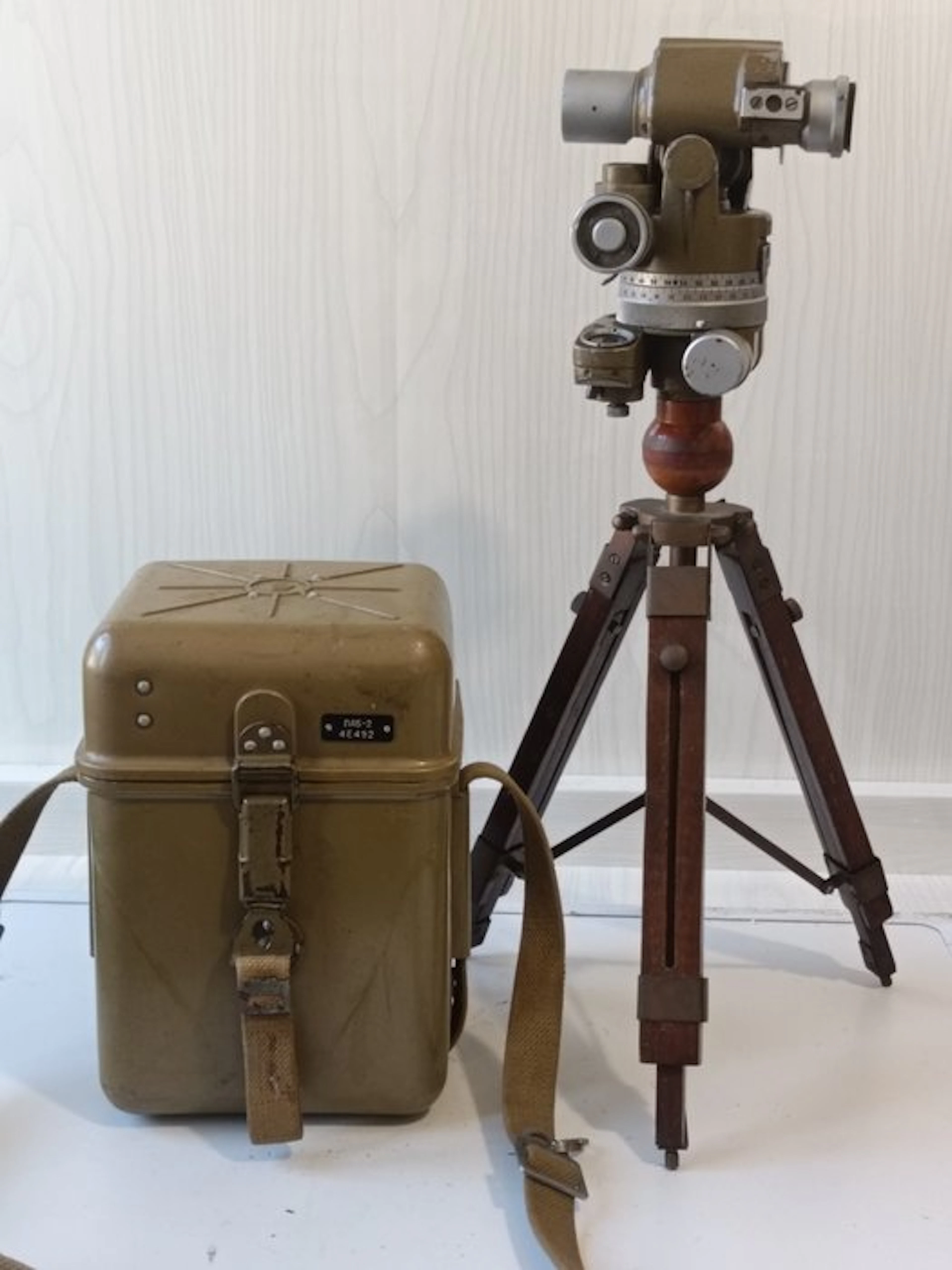 Theodolite - -2M - 1940-1950 - PAB