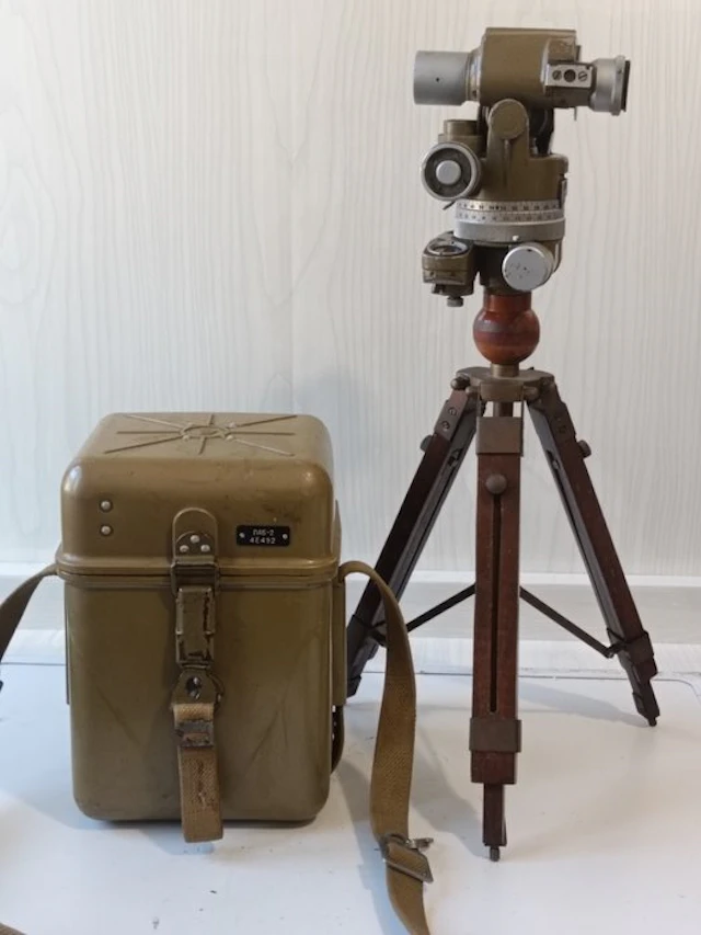 Theodolite - -2M - 1940-1950 - PAB