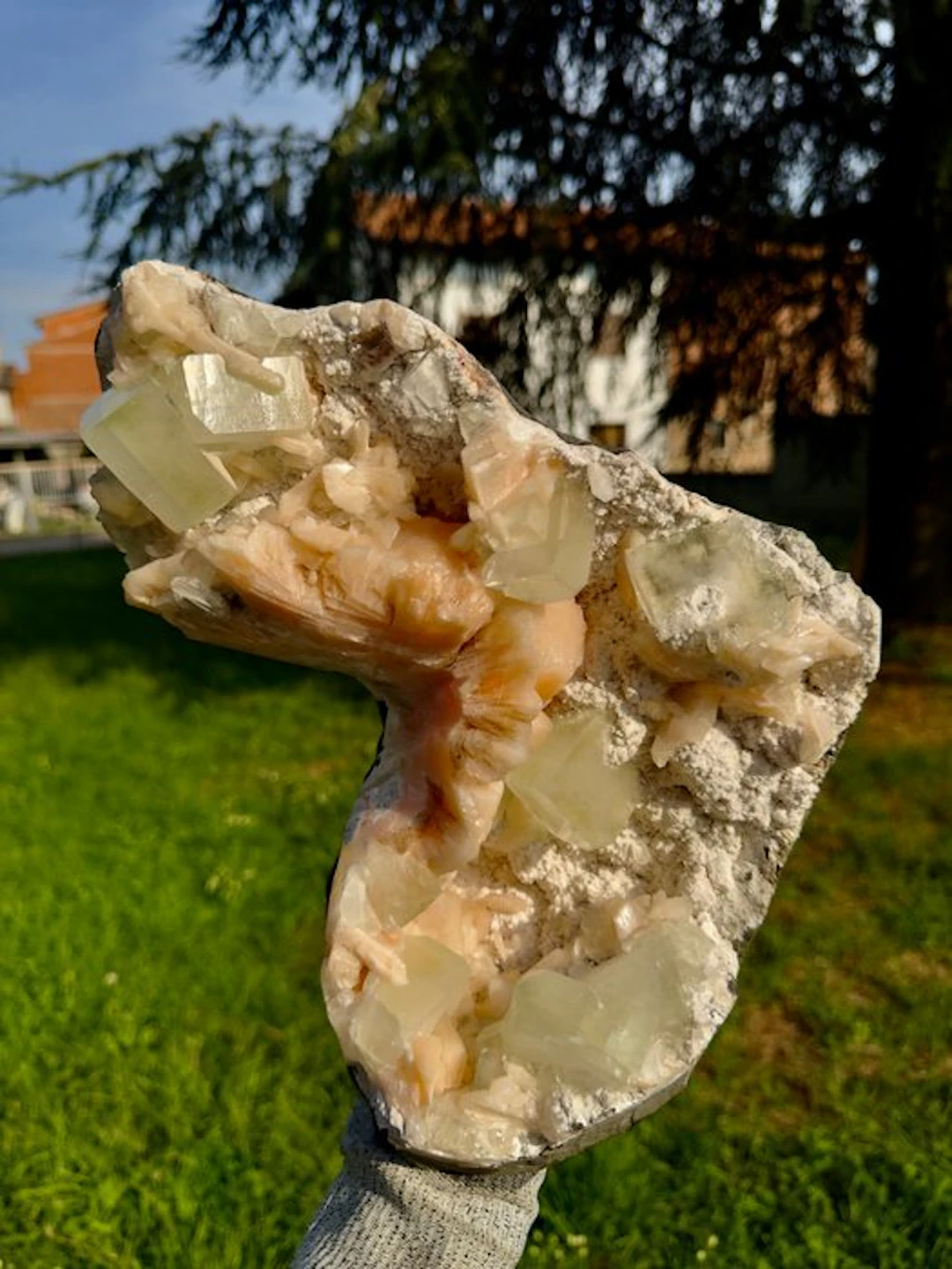 Super Unique Formation of Green Cubic Apophyllite and...