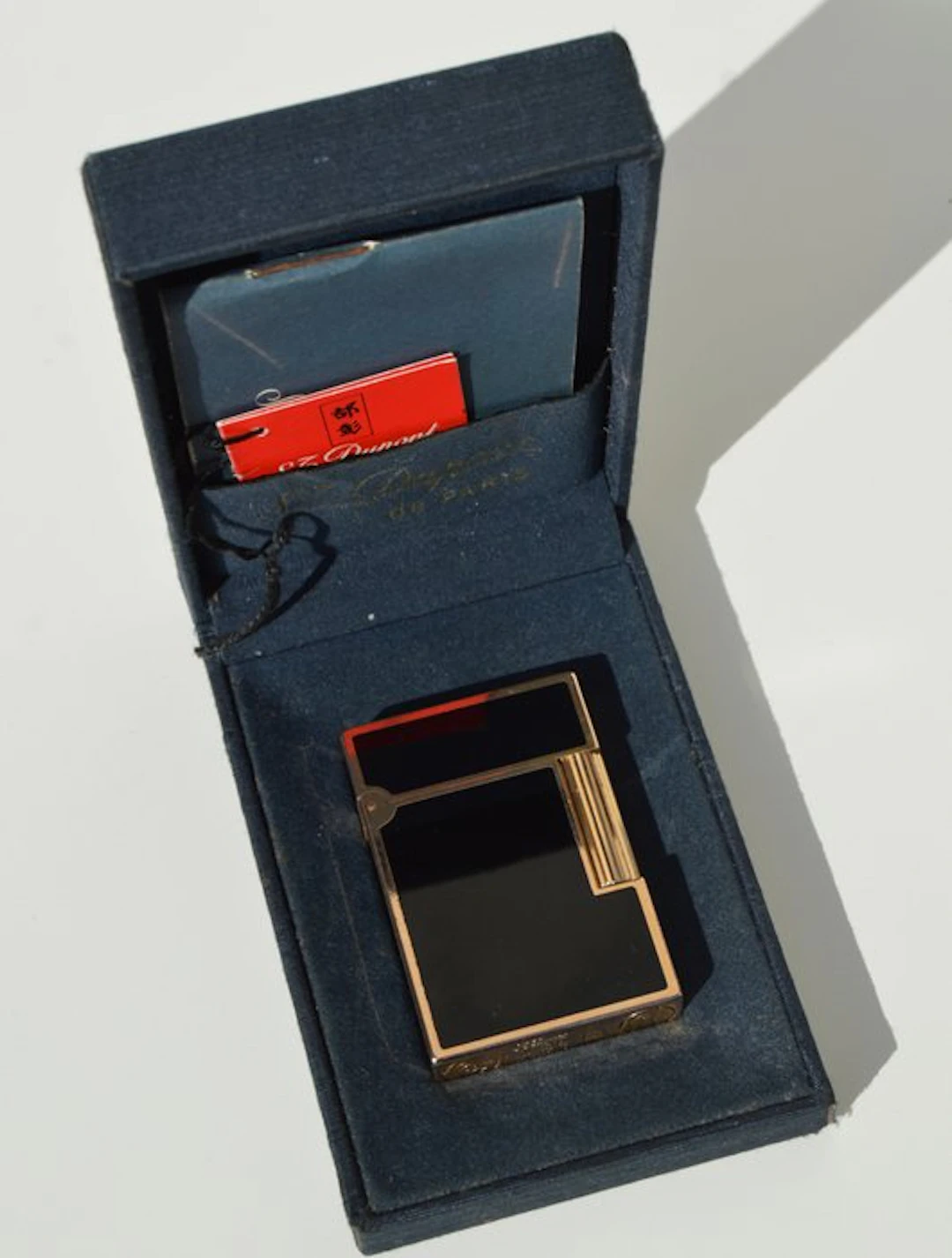Line 2 - Chinese Laquer Noire Box & Papers - Pocket lighter - Gold-plated