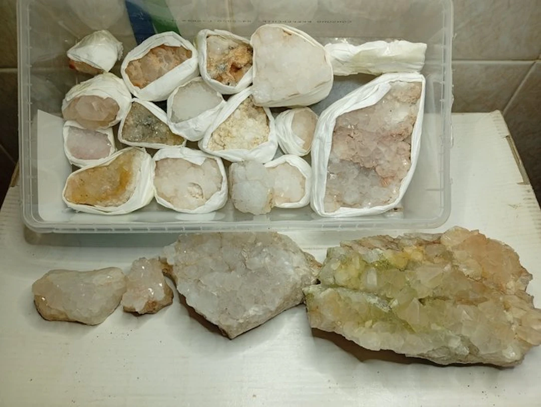 Quartz Mineral Collection- 2.8 kg - (20)