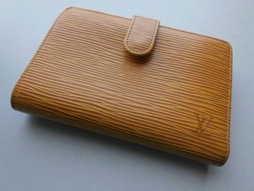 Louis Vuitton - Bi-fold wallet