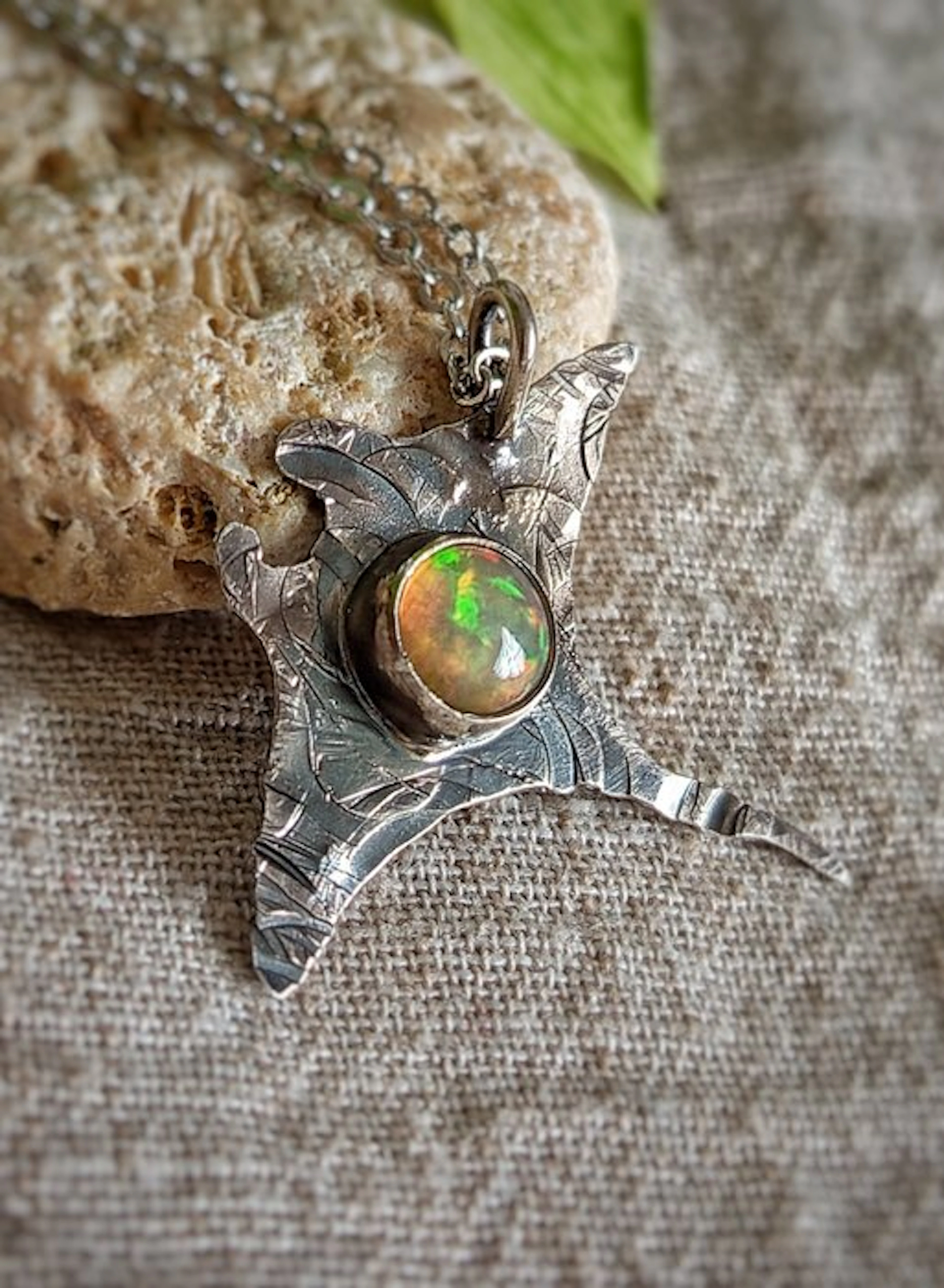 Handcrafted "Follow me" jewelry in oxidized 925 silver with top-quality opal