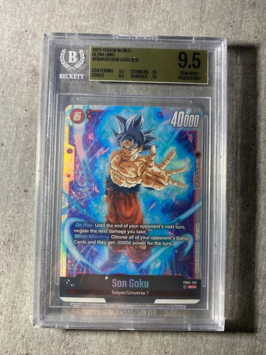 Bandai - 1 Graded card - Dragon Ball - Son Goku FB04-129 Foil