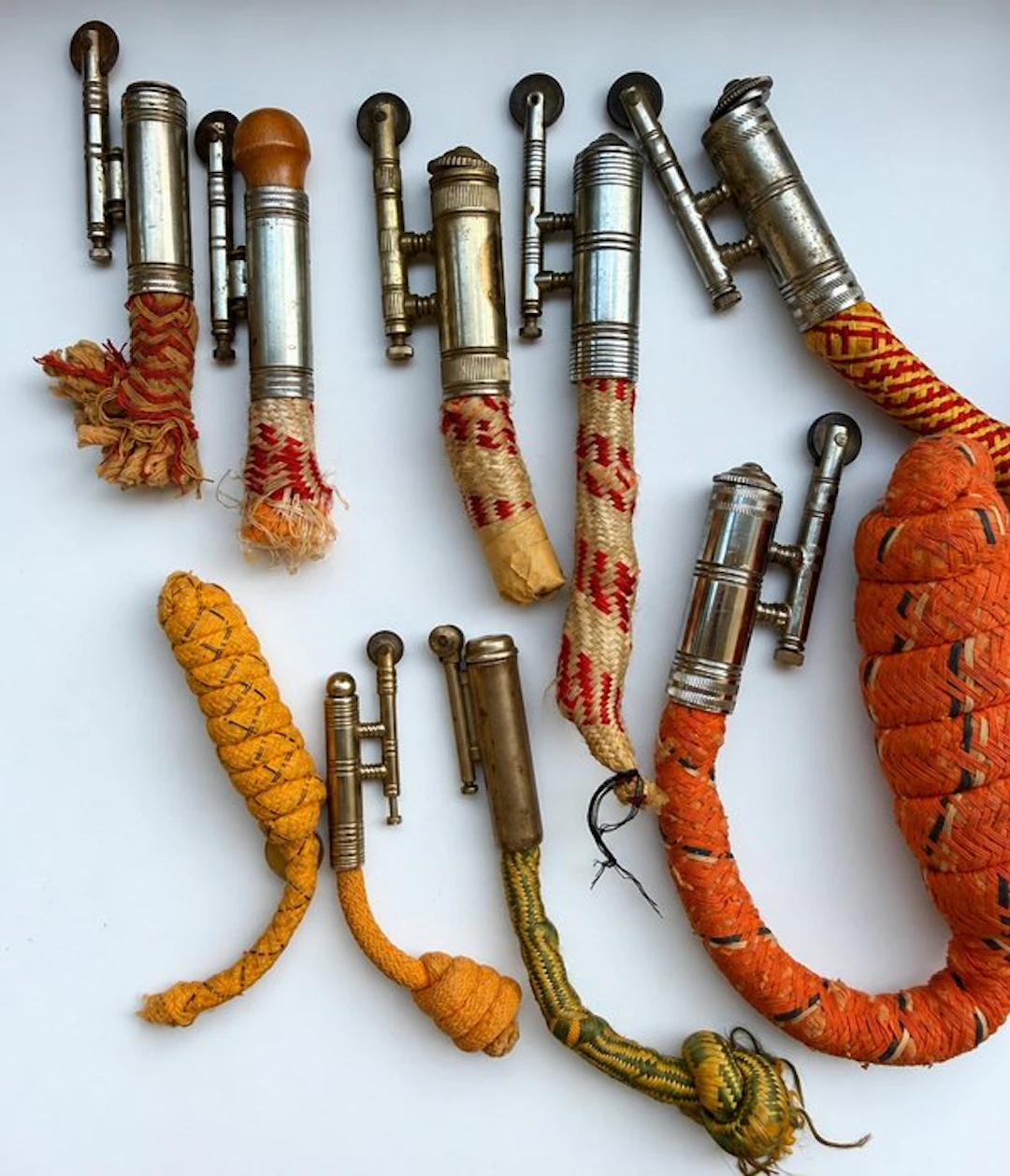 No reserve price - Lighter - Textiles, Brass, meta