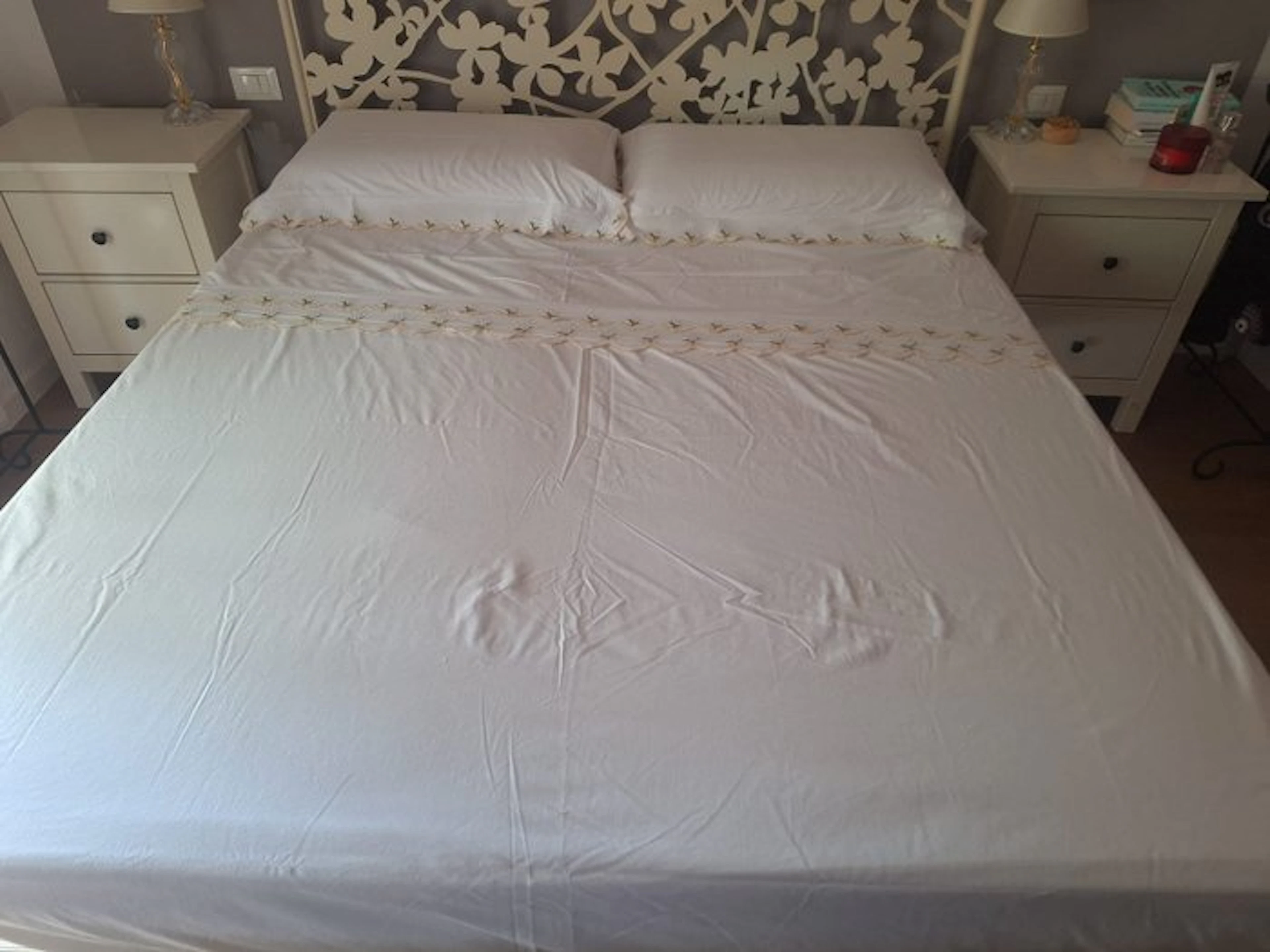 Bed sheet (3) - 240 cm - 230 cm - embroidery with lilies of the valley