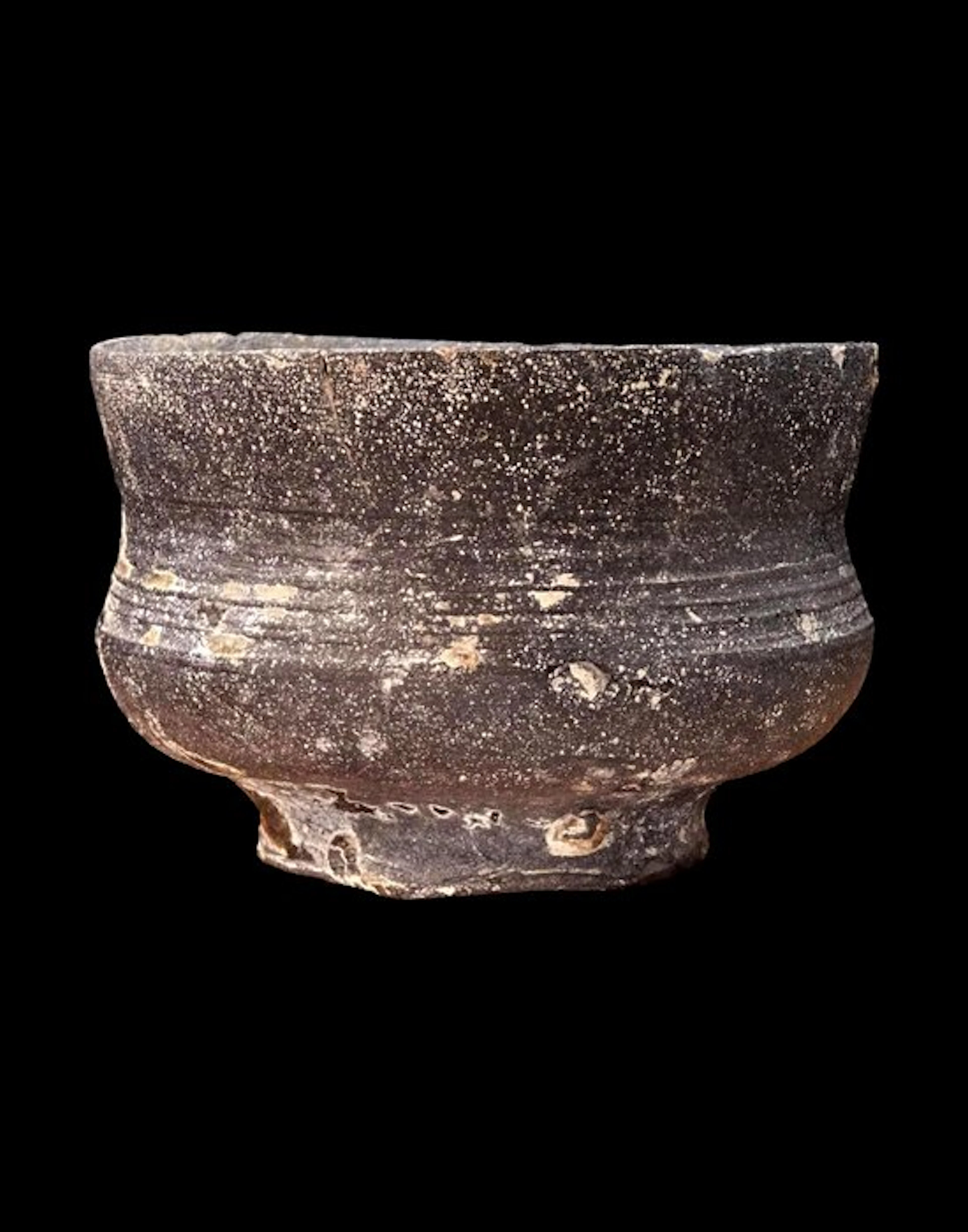 Middle Ages - Carolingian vase in black ceramic - 8th/10th century