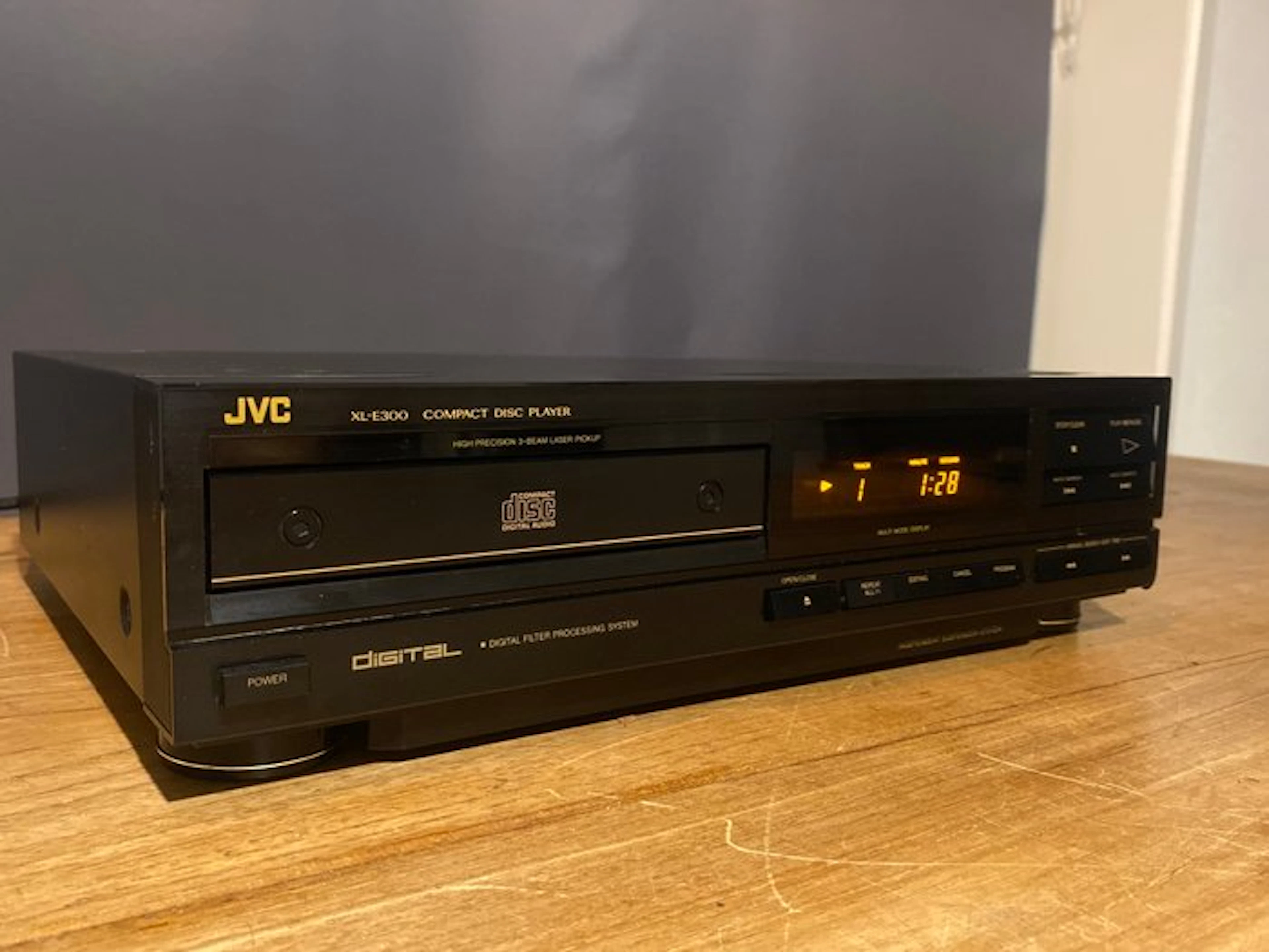 JVC - XL-E300 CD player