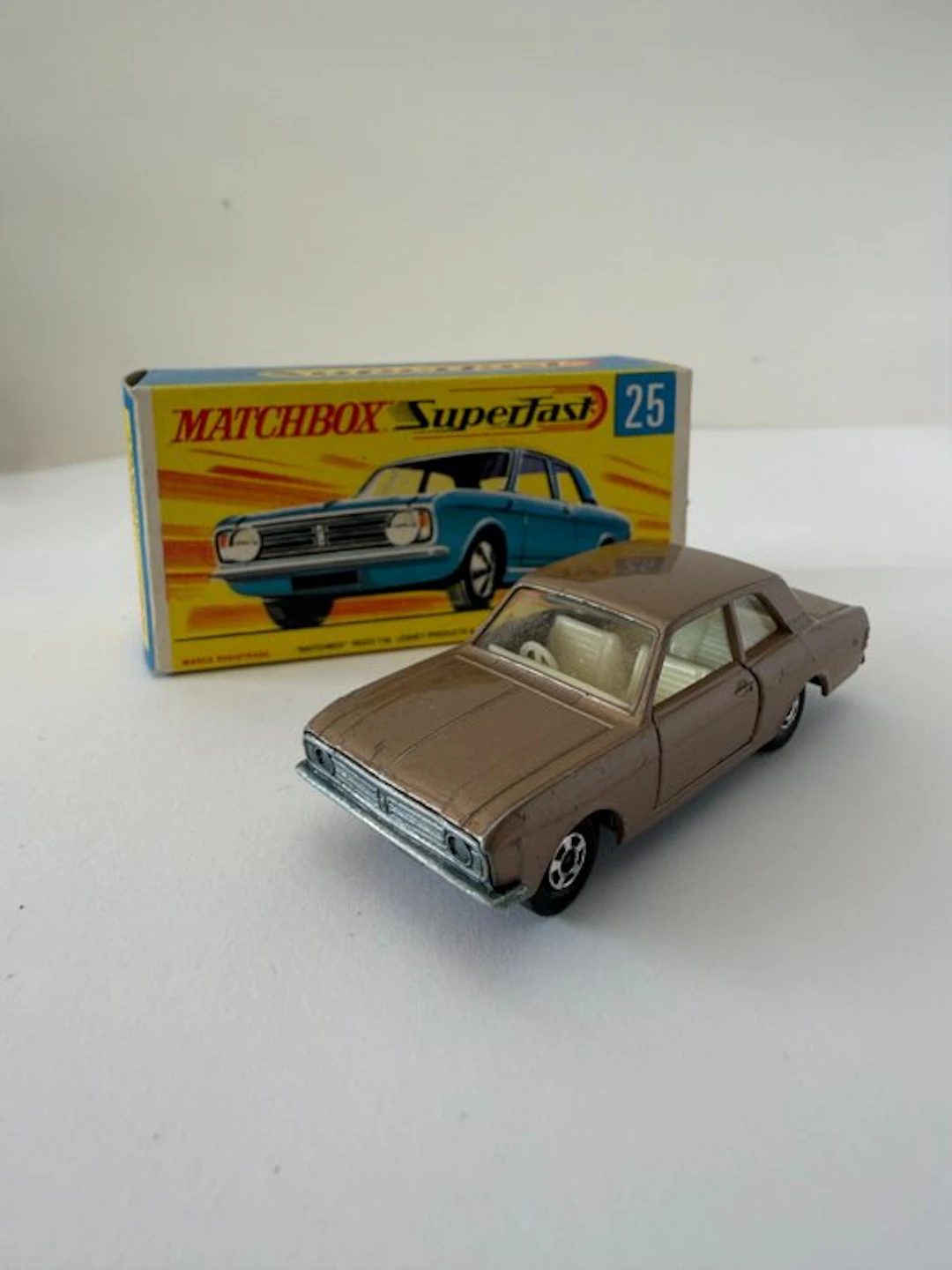 Matchbox 1:64 - Model car - Ford Cortina - Superfast