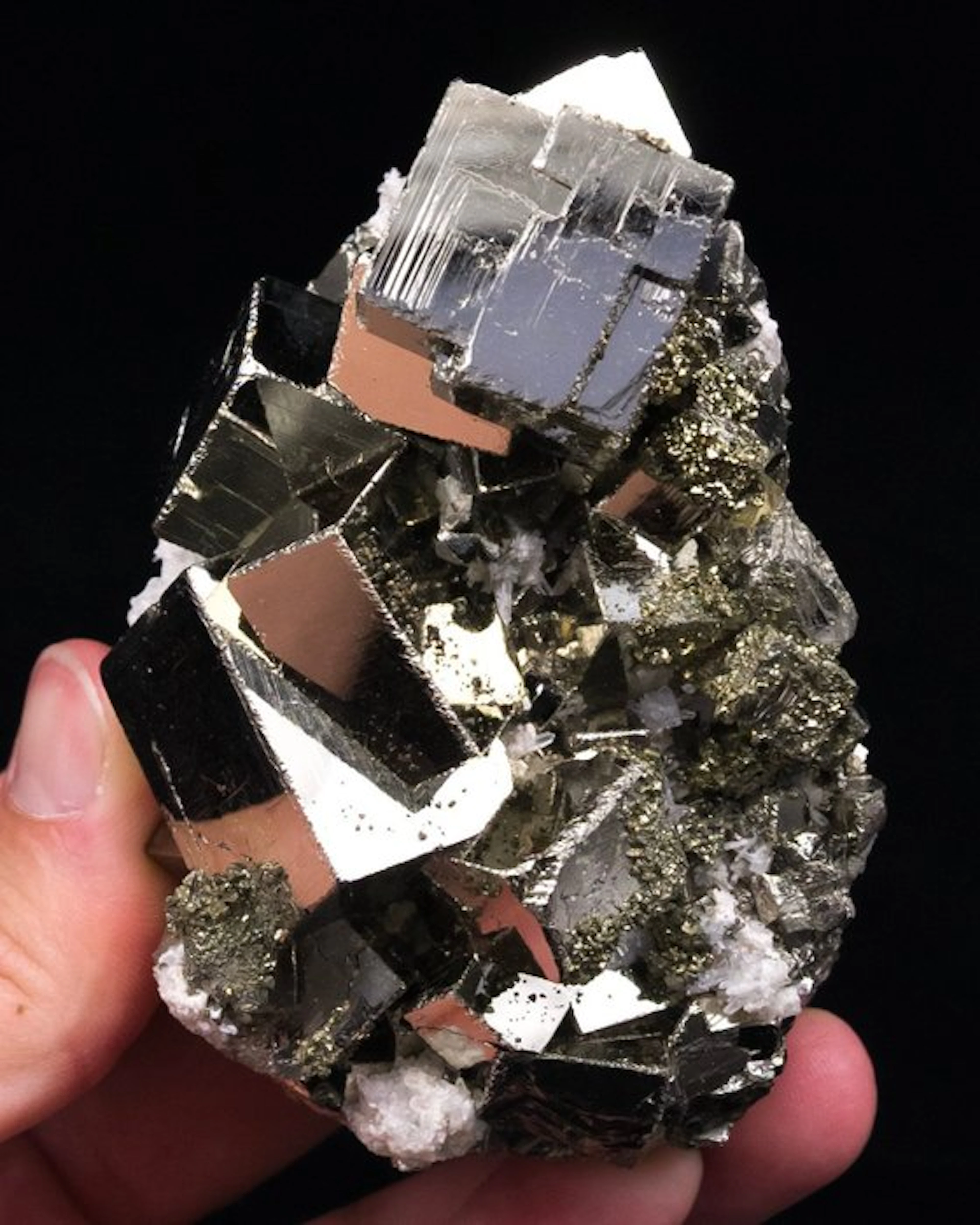AESTHETIC GOLDEN PYRITE on matrix - Height: 8.6 cm - Width: 5.8 cm- 410 g - (1)