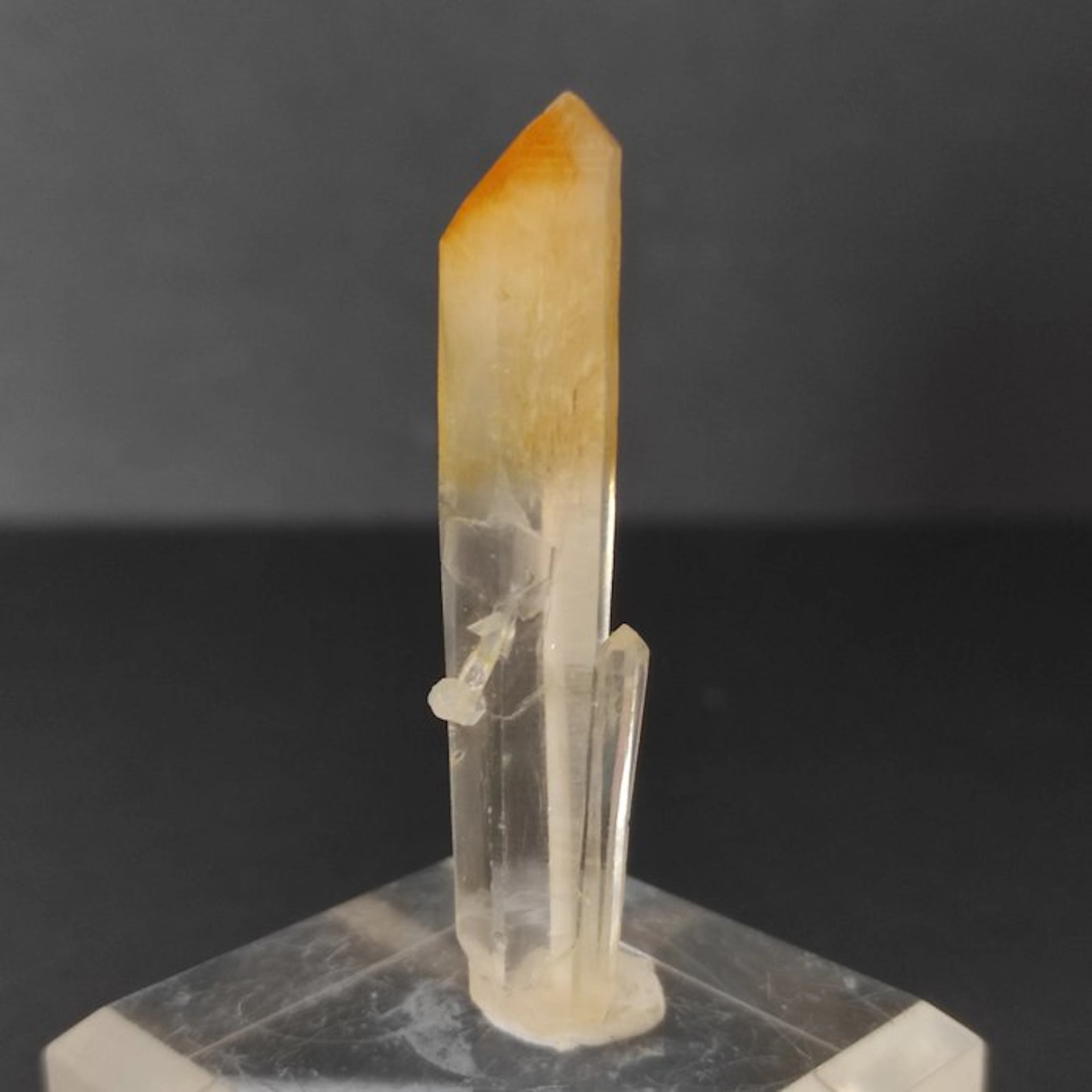quartz mango Crystals on matrix - Height: 6 cm - Width: 1 cm- 7 g - (1)