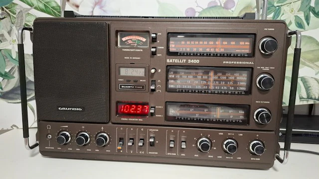 Grundig - Satellit 3400 Professional / Multi-Band Transceiver World radio