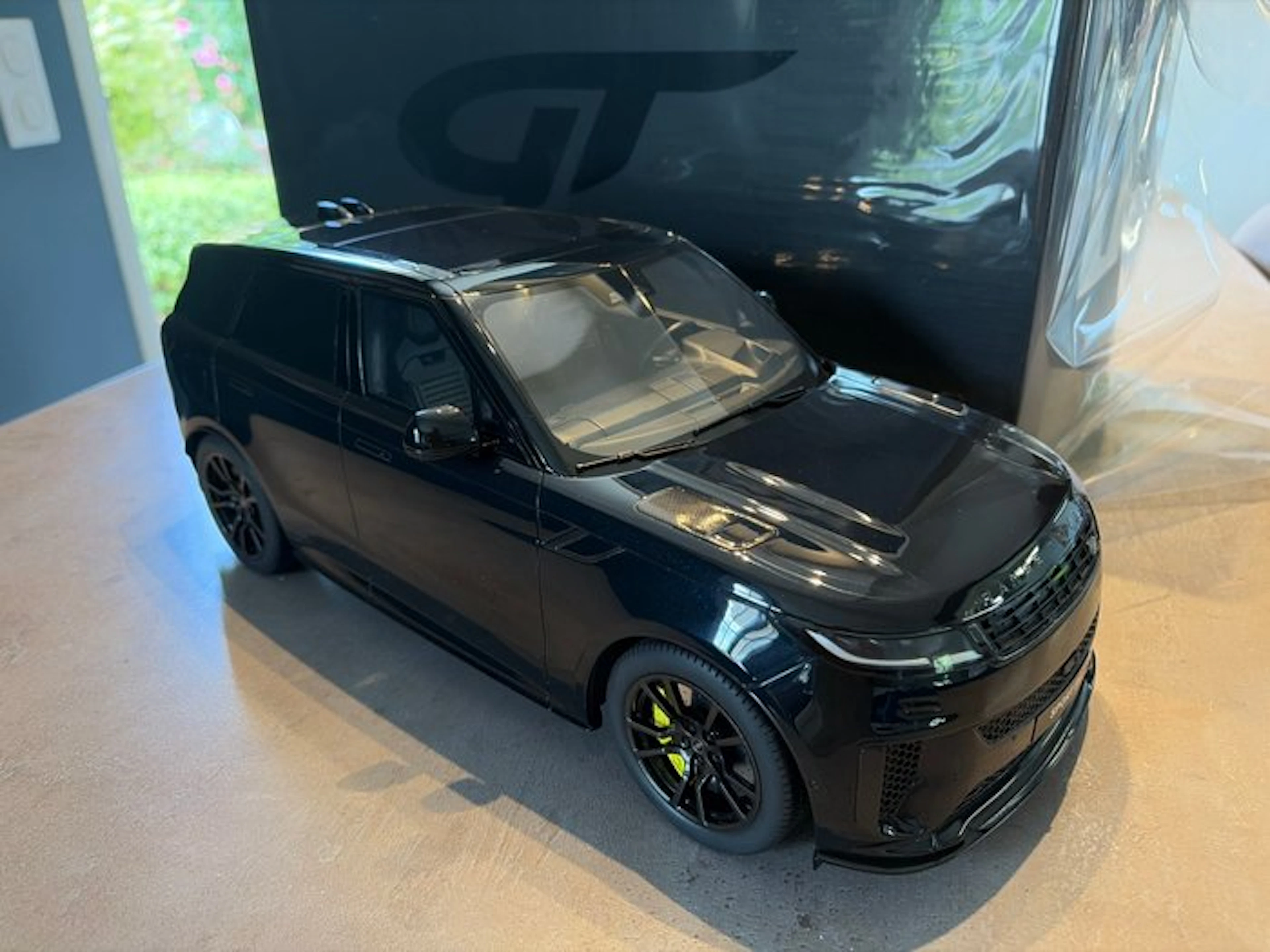 GT Spirit 1:12 - Model car - Land Rover RANGE Sport SV...
