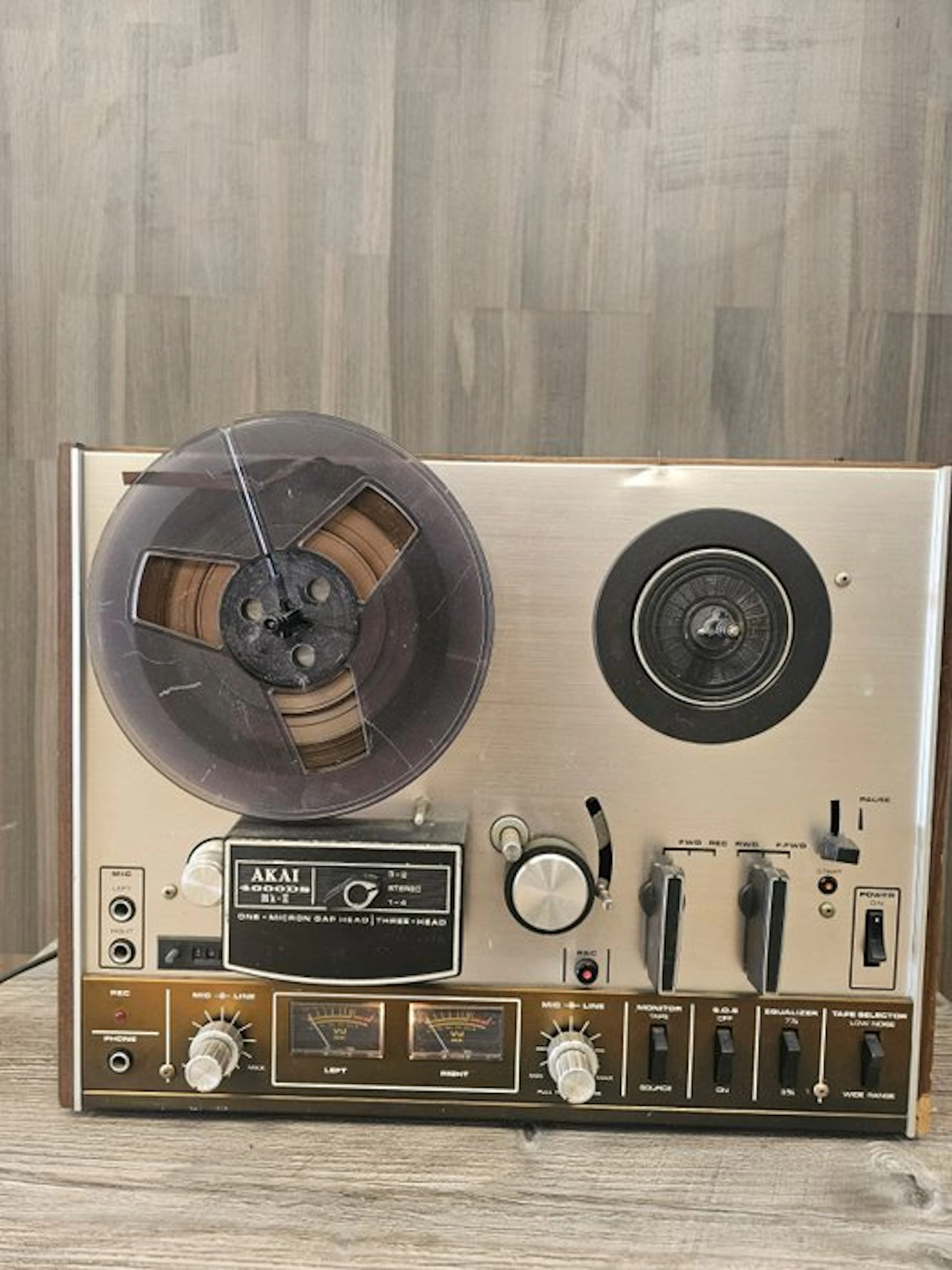 Akai - 4000DS MKII / 4-Track 2-Channel Stereo Portable tape recorder