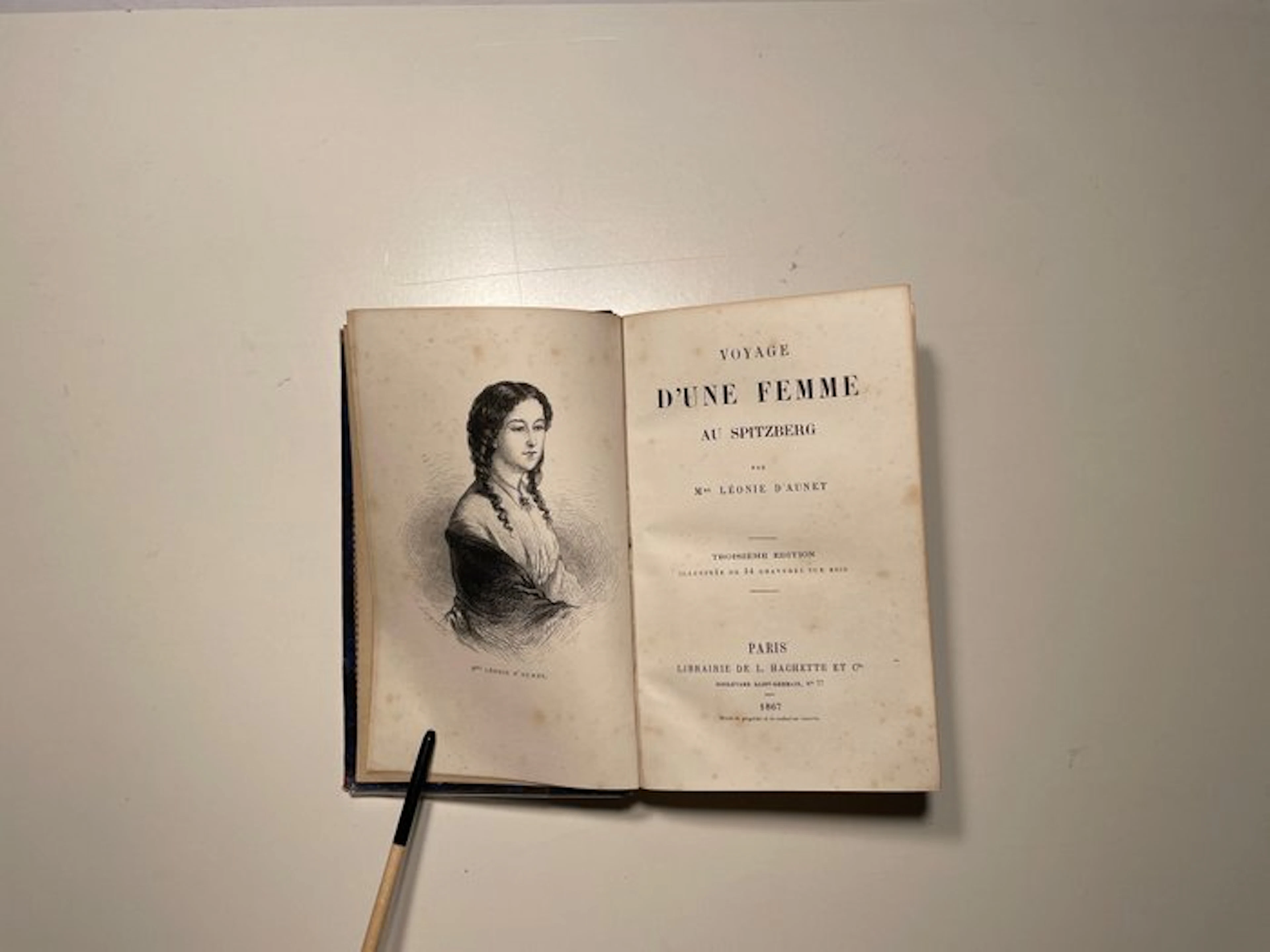 Mme Léonie d'Aunet en A