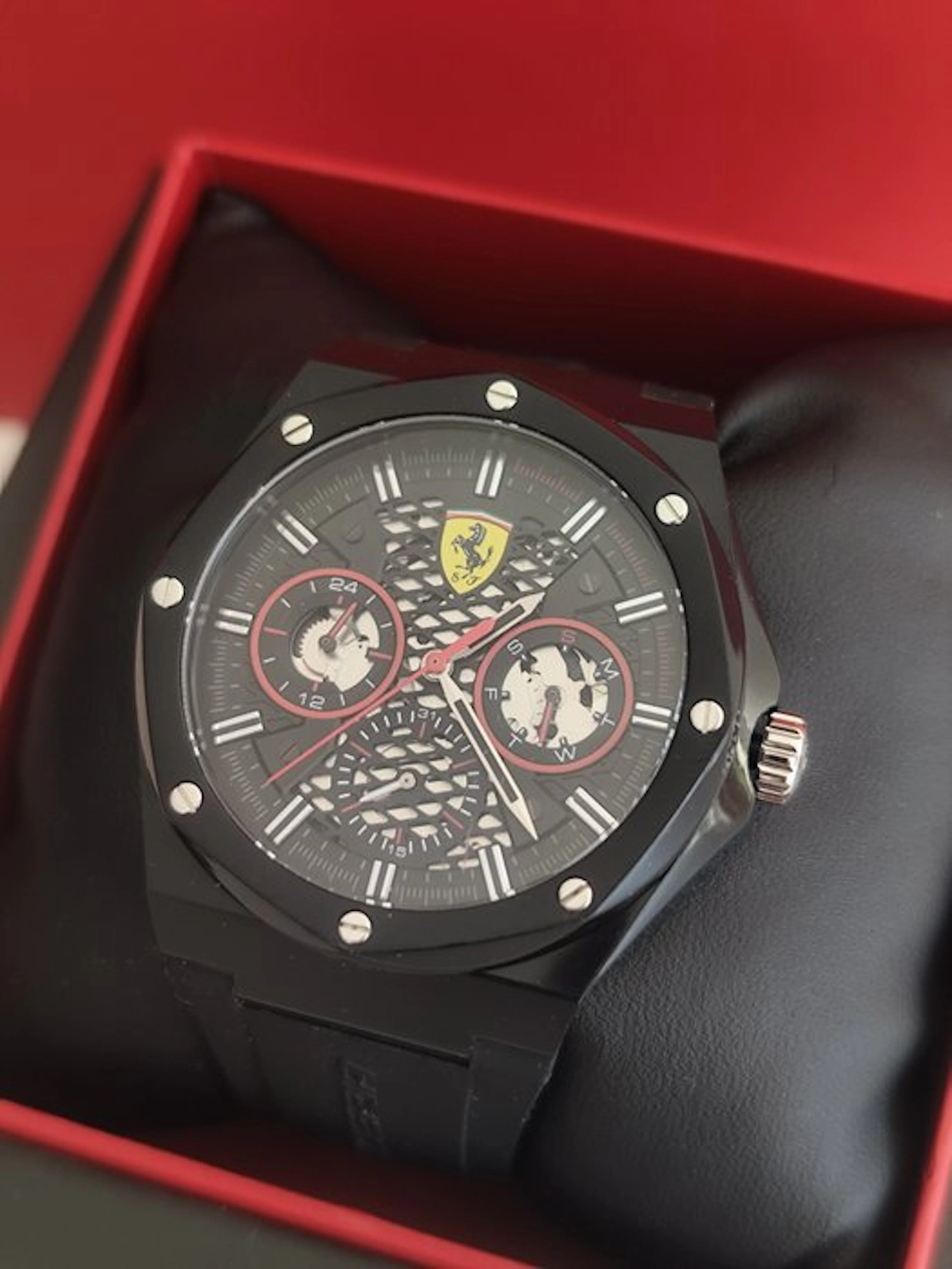 Ferrari - Scuderia Ferrari Aspire montre squelette style...