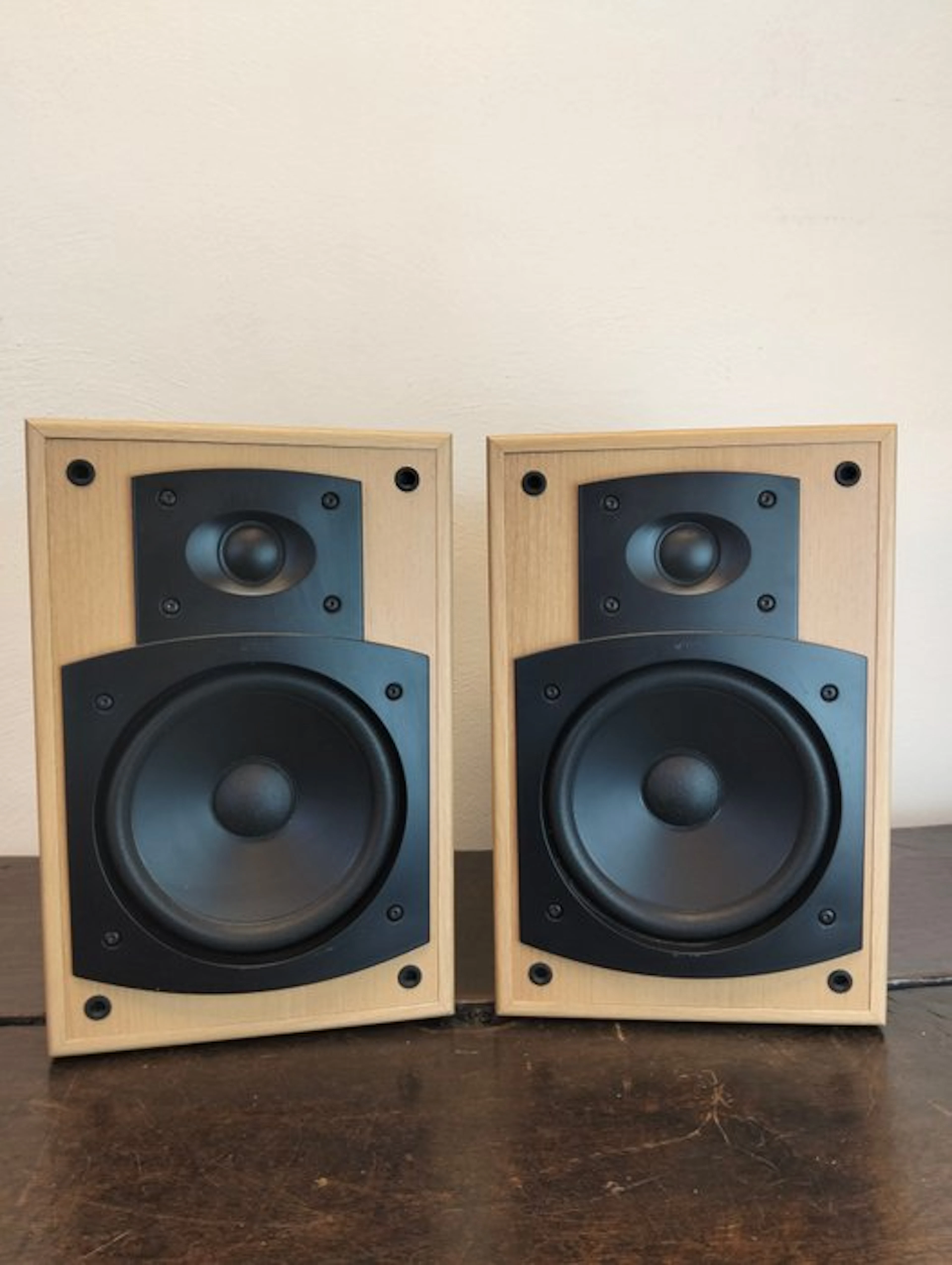 Jamo - E 530 2-Way Bass Reflex Bookshelf Speaker set