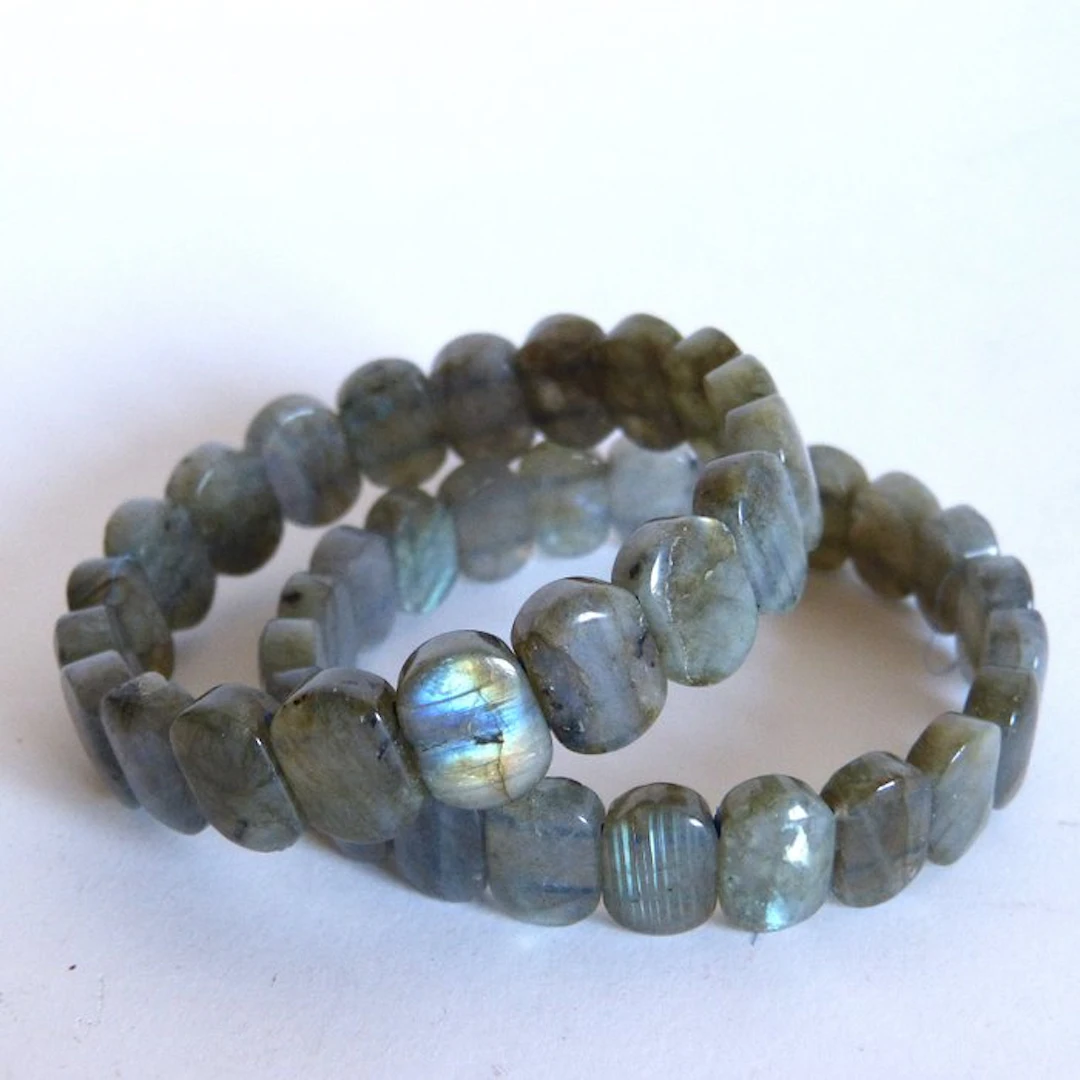 Lovely pair of labradorite bracelets.- 62 g