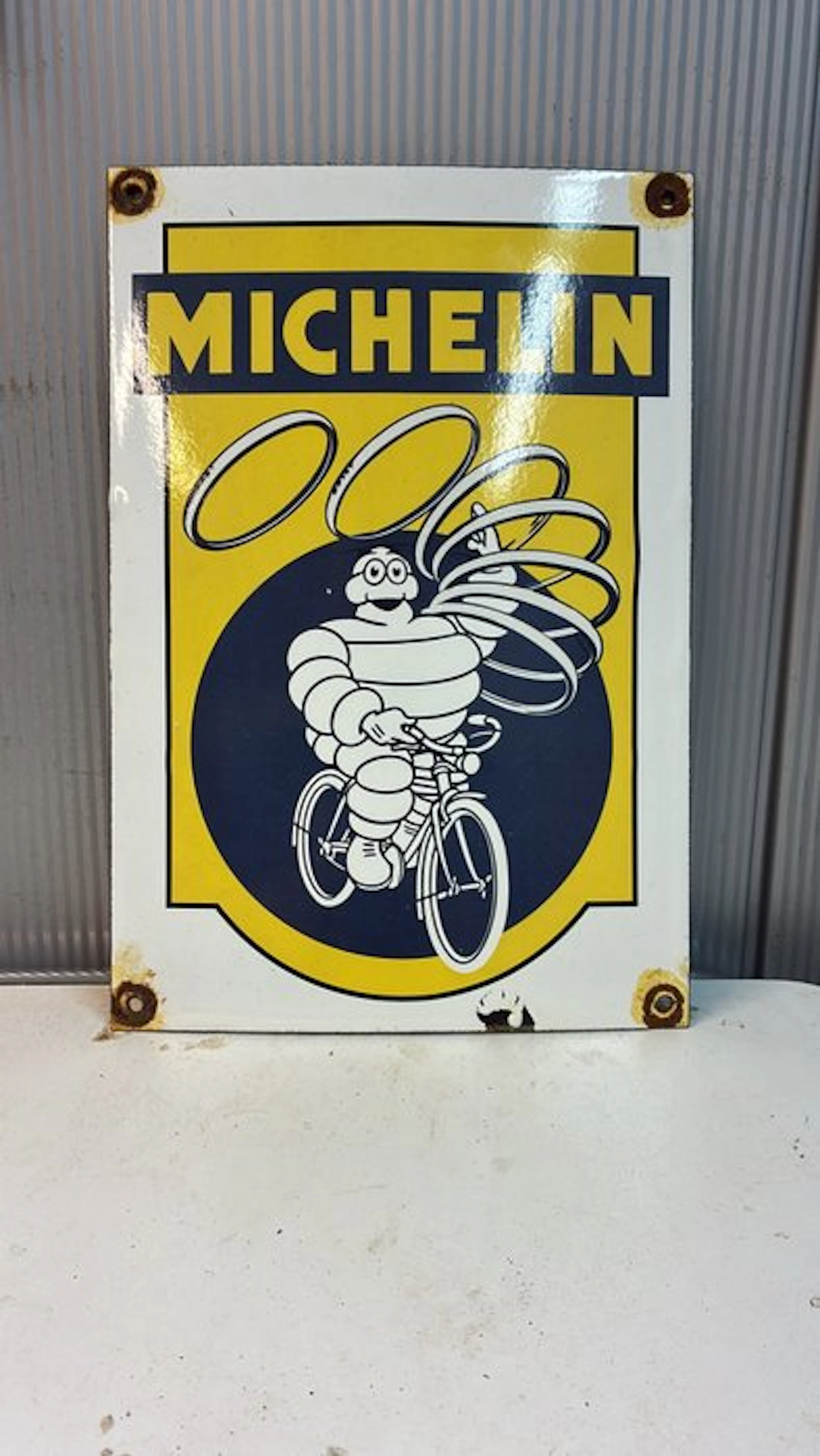 Michelin – Bibendum op de Fiets – Emaille Reclamebord –...