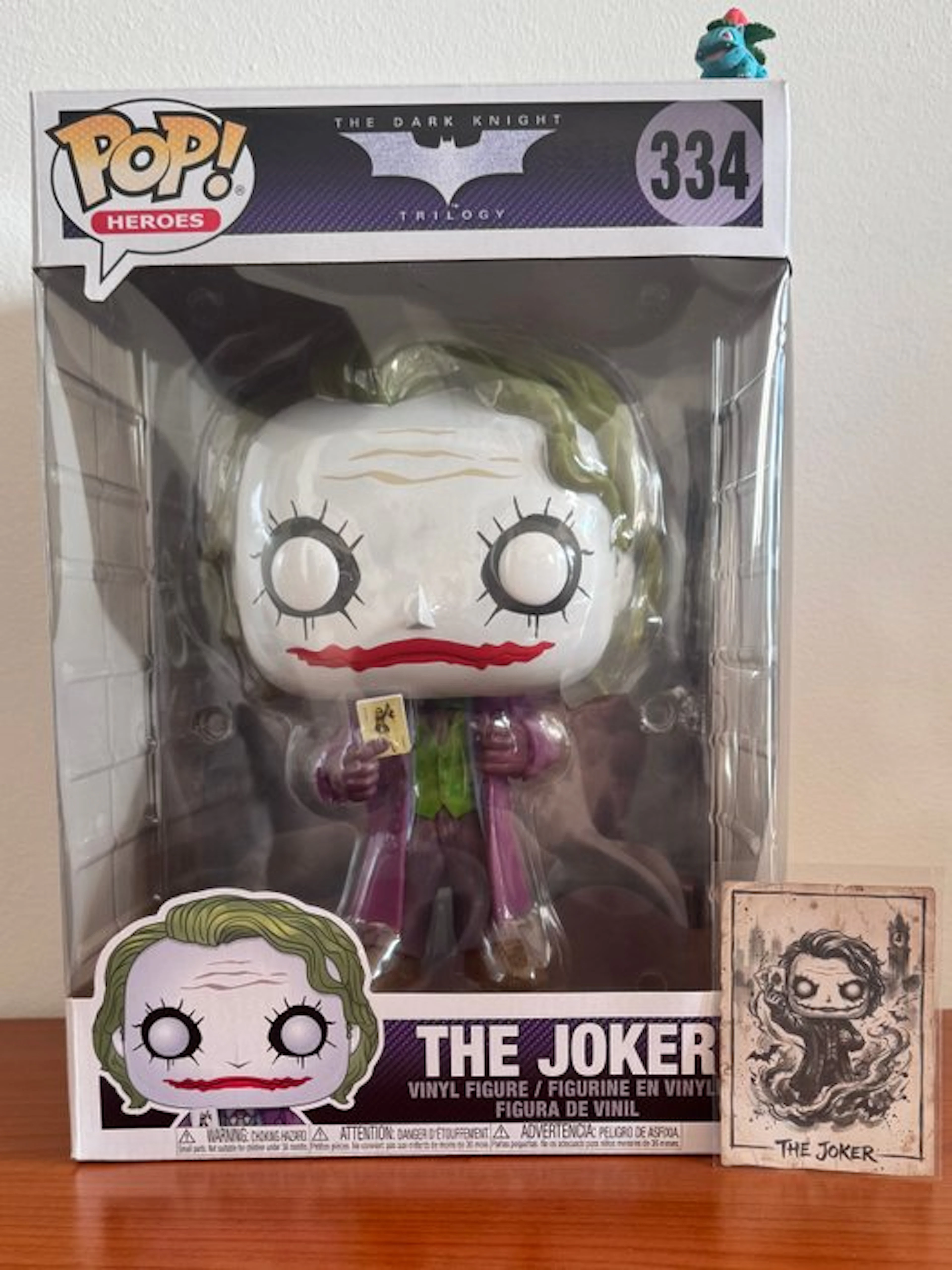 Funko - Funko Pop - DC - The Joker #334 - Super Size Jumbo (25cm) + Custom Card