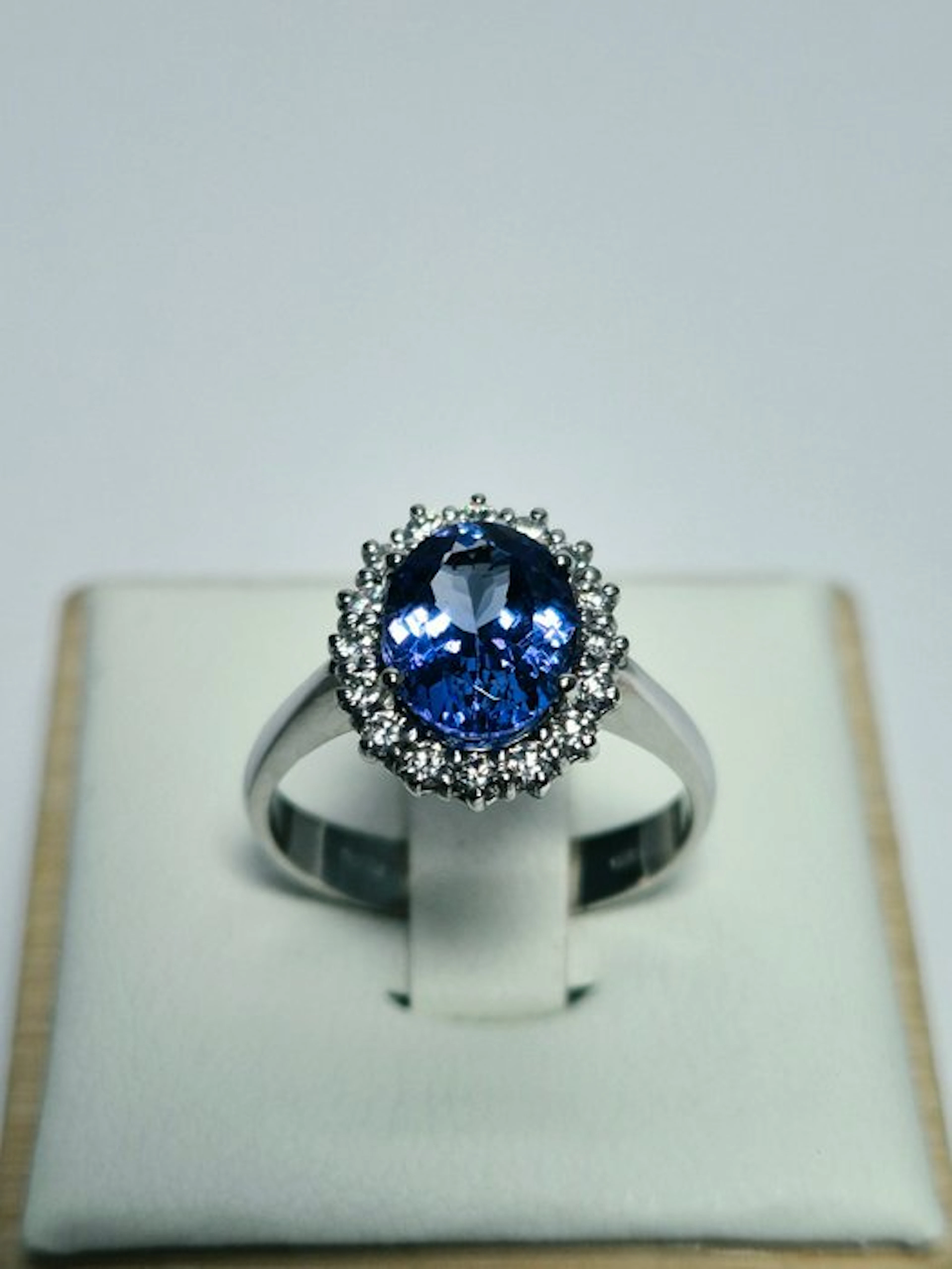 Ring - 18 kt. White gold - 2.48ct. tw. Tanzanite - Diamond - Rodiato