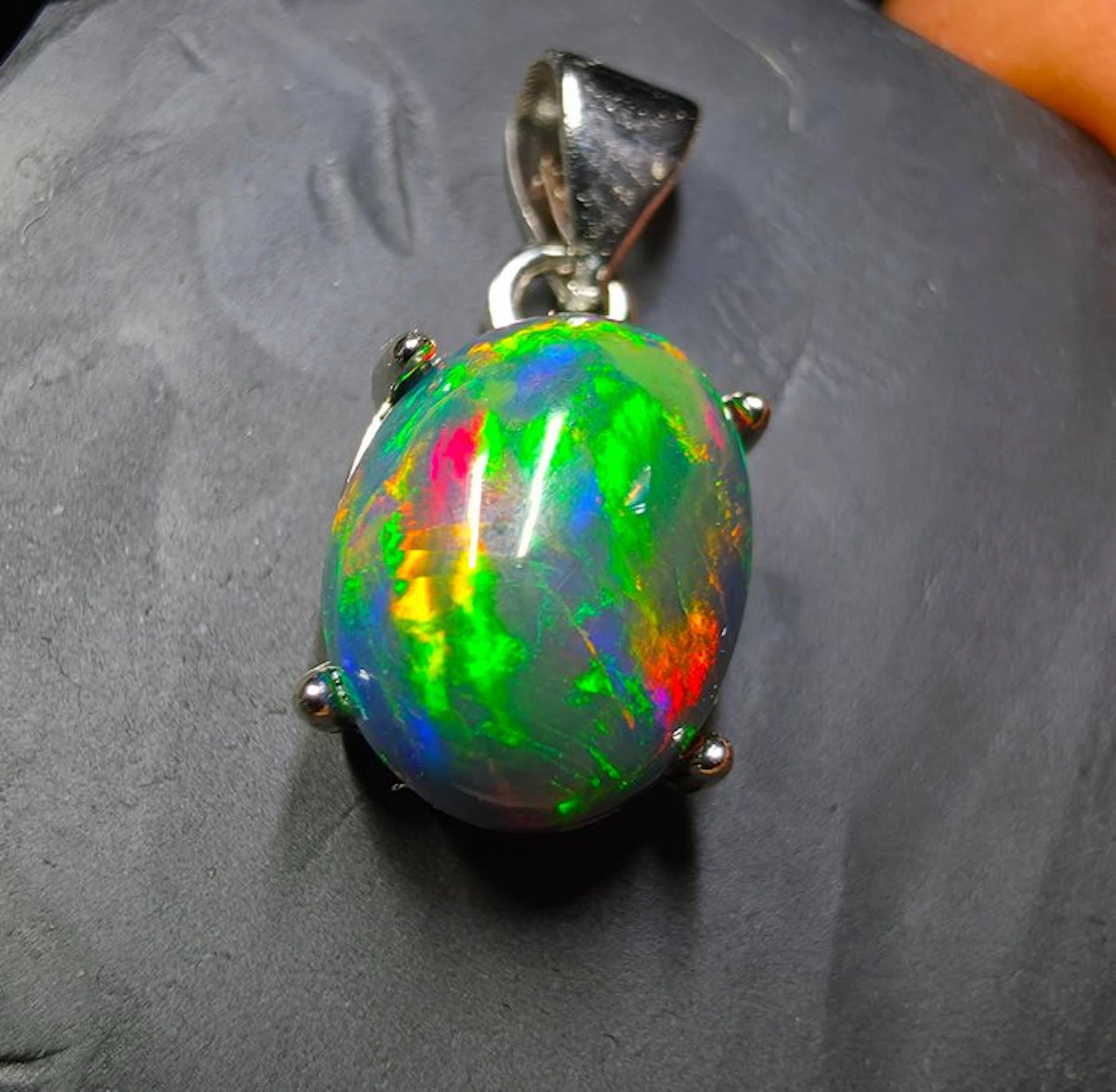 Opal Pendant - Height: 19 mm - Width: 9 mm- 1.19 g - (1)