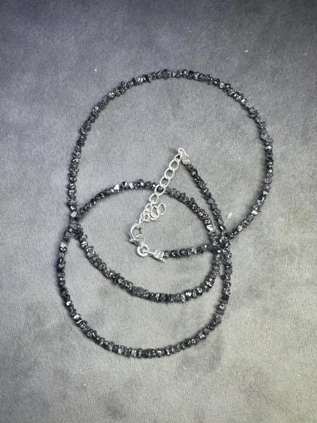 Necklace of raw black diamonds + 925 silver - 22.85...