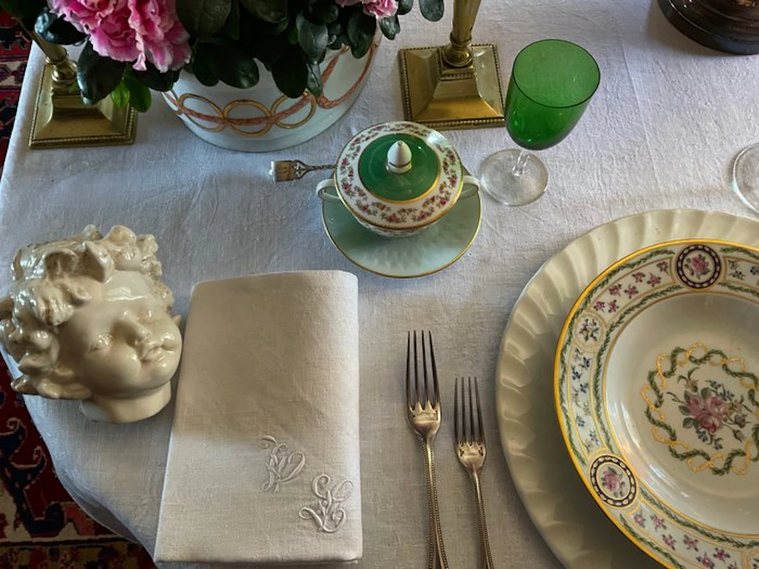 6 Early XXth Century damask linen napkins with V.L