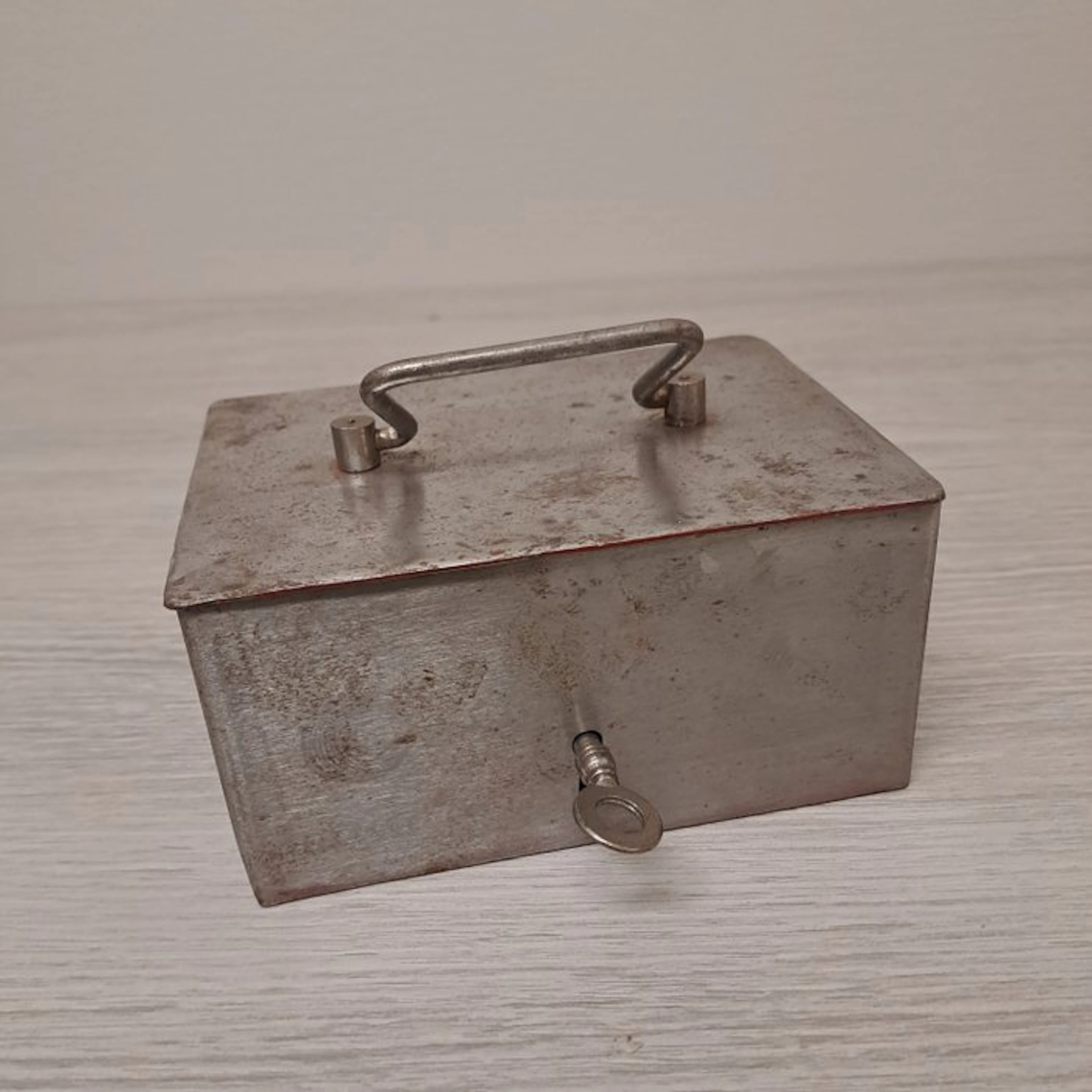 beaumont - Strongbox - Iron - Metal document safe