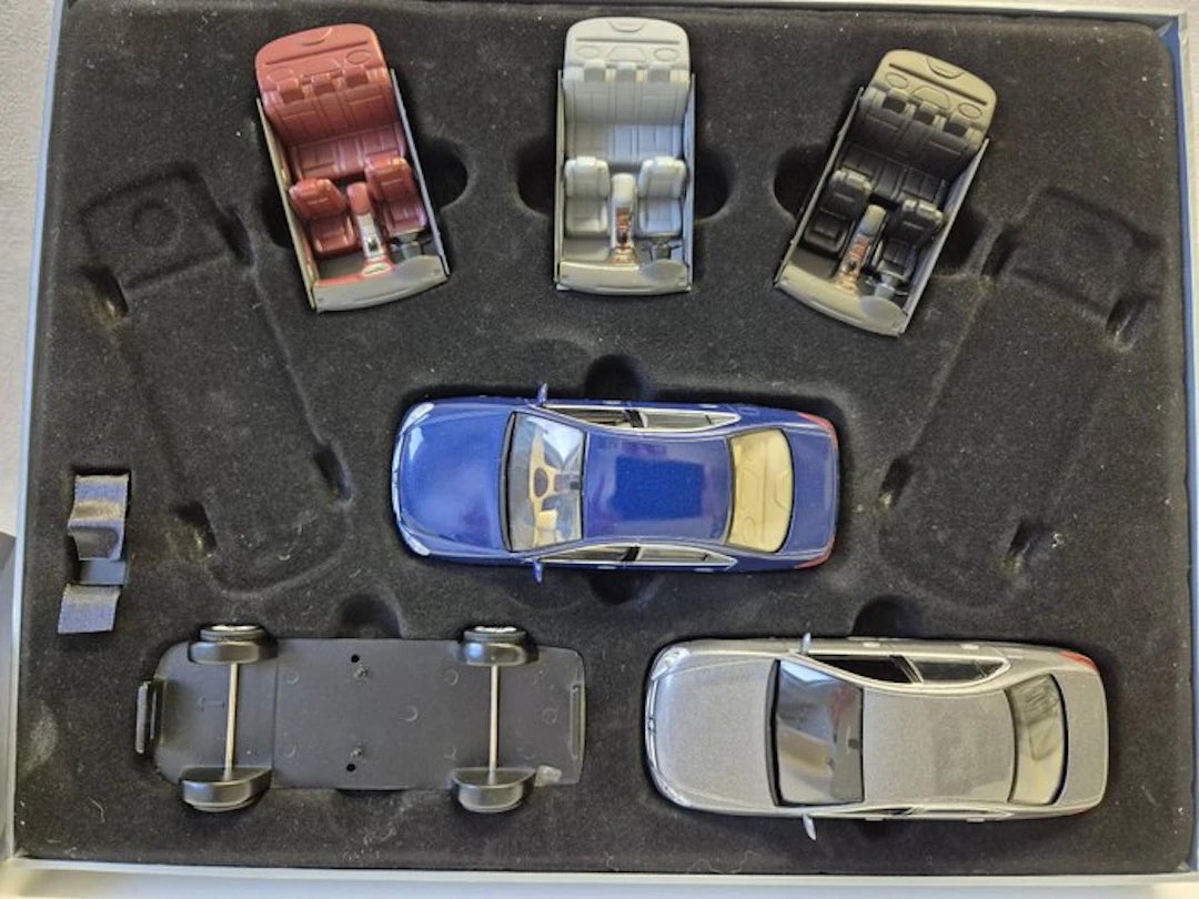 Norev 1:43 - Model sedan - Peugeot 607 Dealer Edition Kit