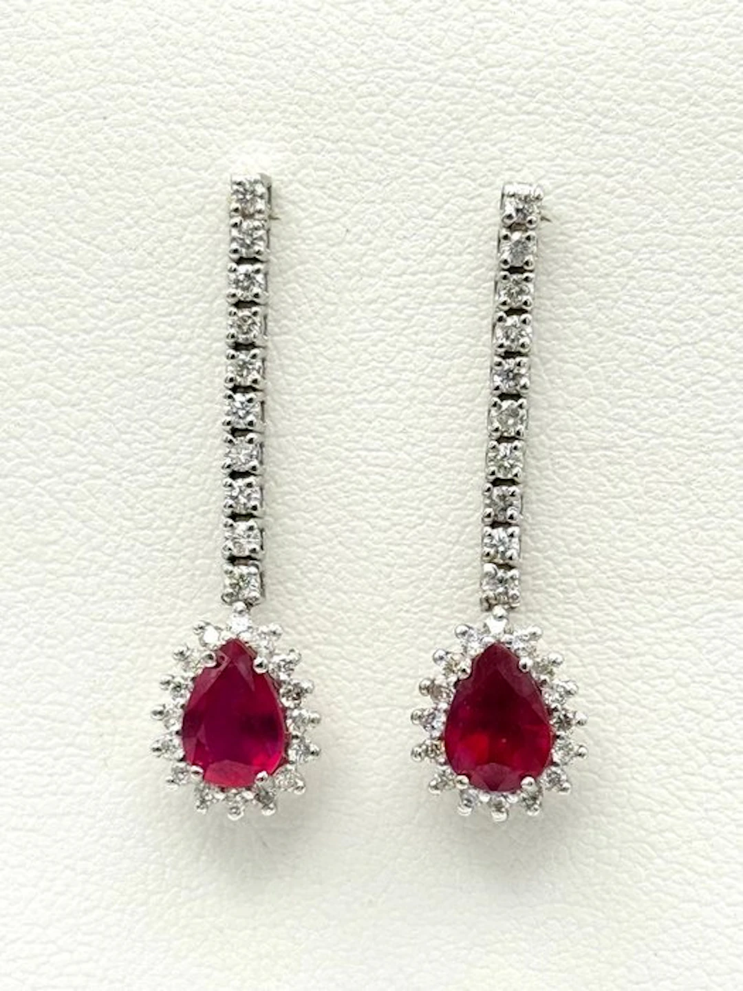 Drop earrings - 18 kt. White gold - 1.90ct. tw. Ruby - Diamond - Length: