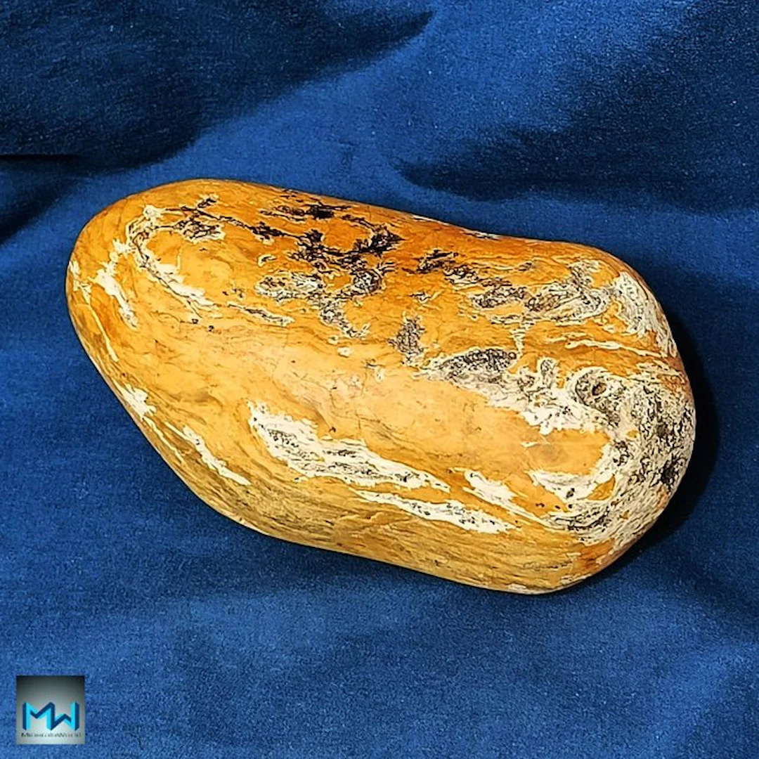 Piece of Yellow Amber Completely polished - Height: 140 mm - Width: