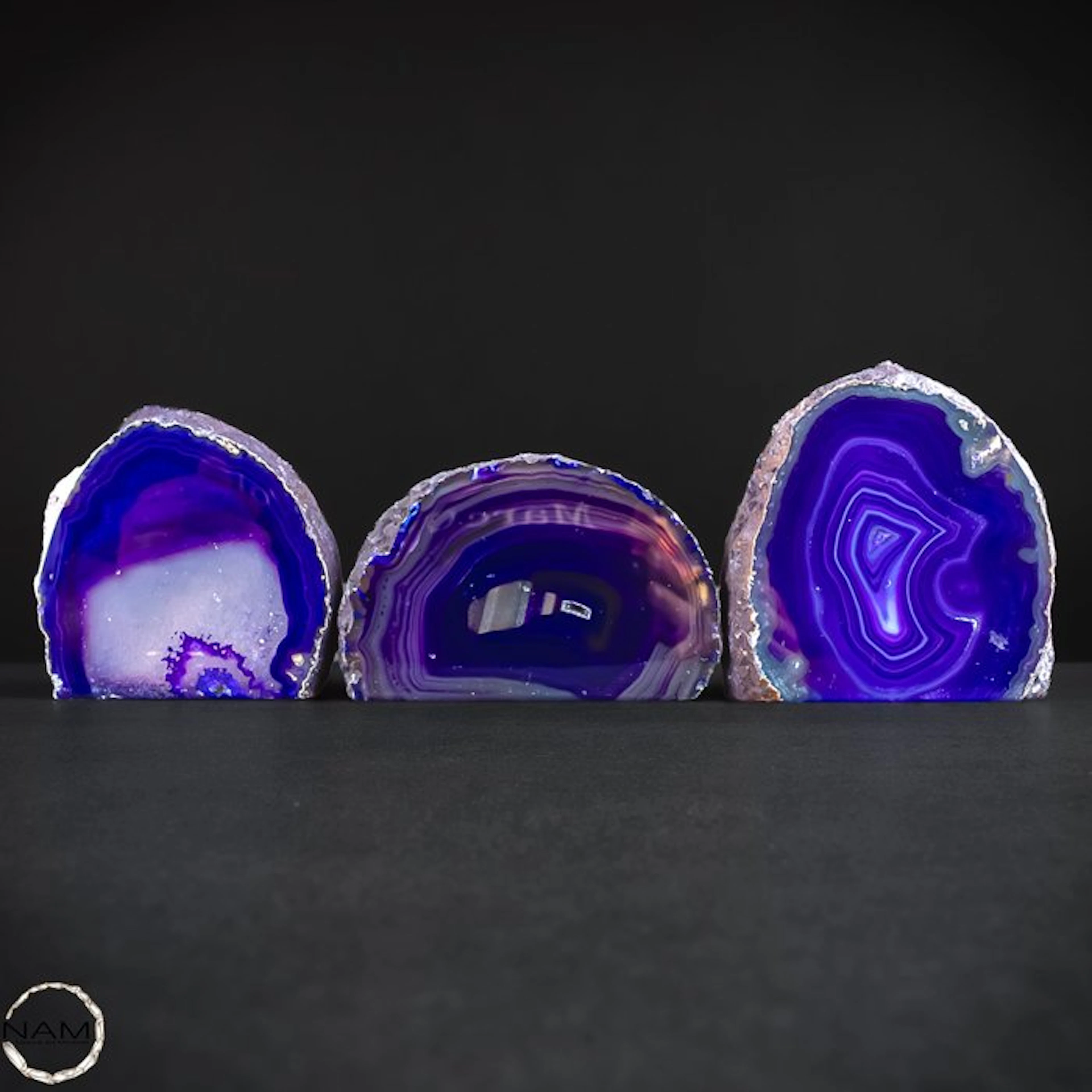 Exquisite blue agate discs – Intense color play...