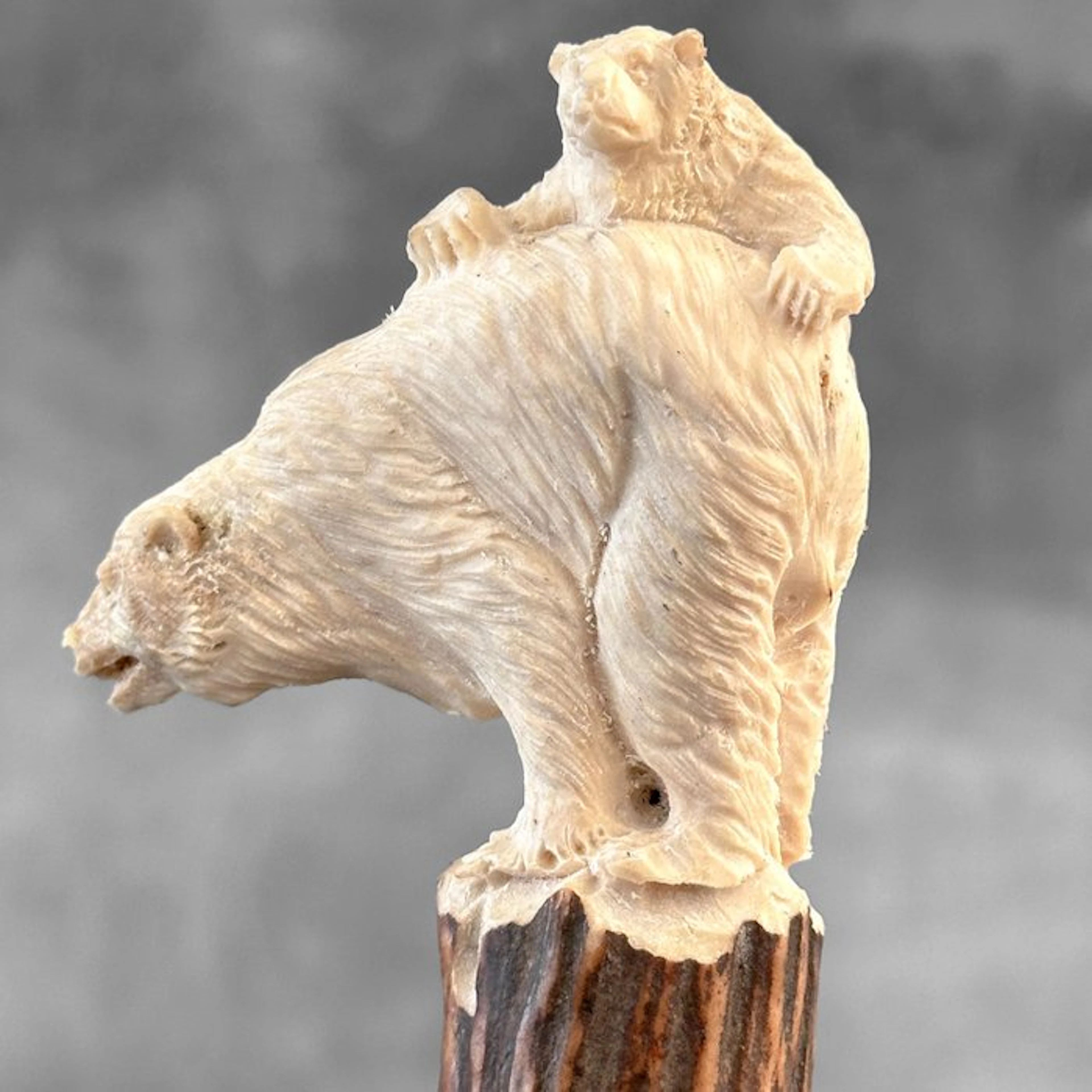 Carving, NO RESERVE PRICE - Stunning Bears Carving from a...