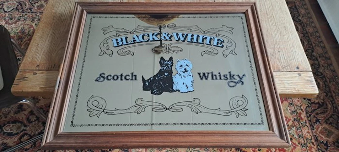 Black & White - Scotch Whisky. - Sign - Glass