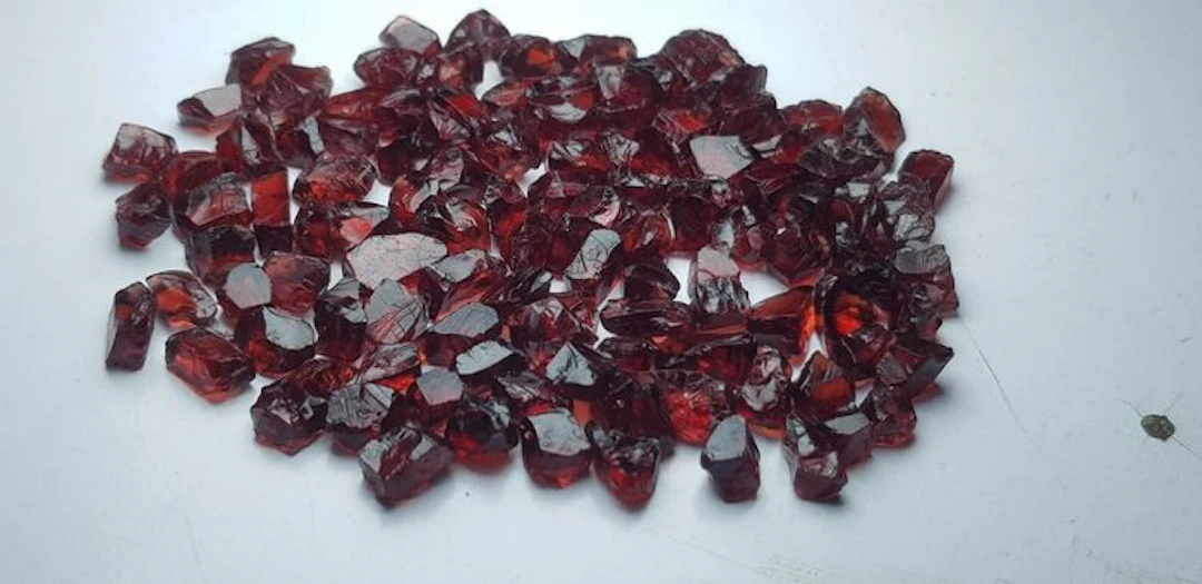 Top Quality Facet grade Rhodalite garnet Rough- 69 g - (194)