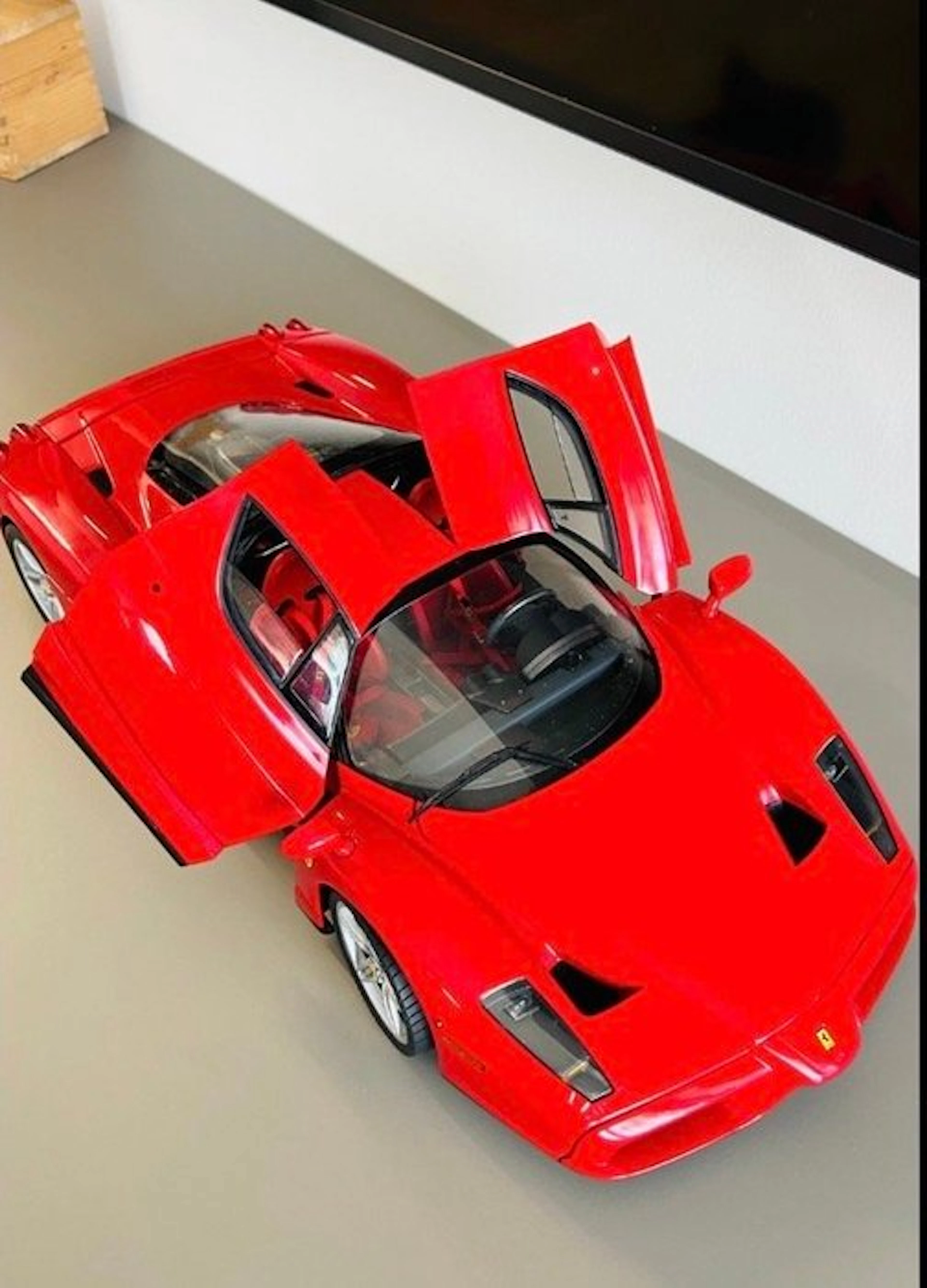 1:10 - Model car - Ferrari Enzo