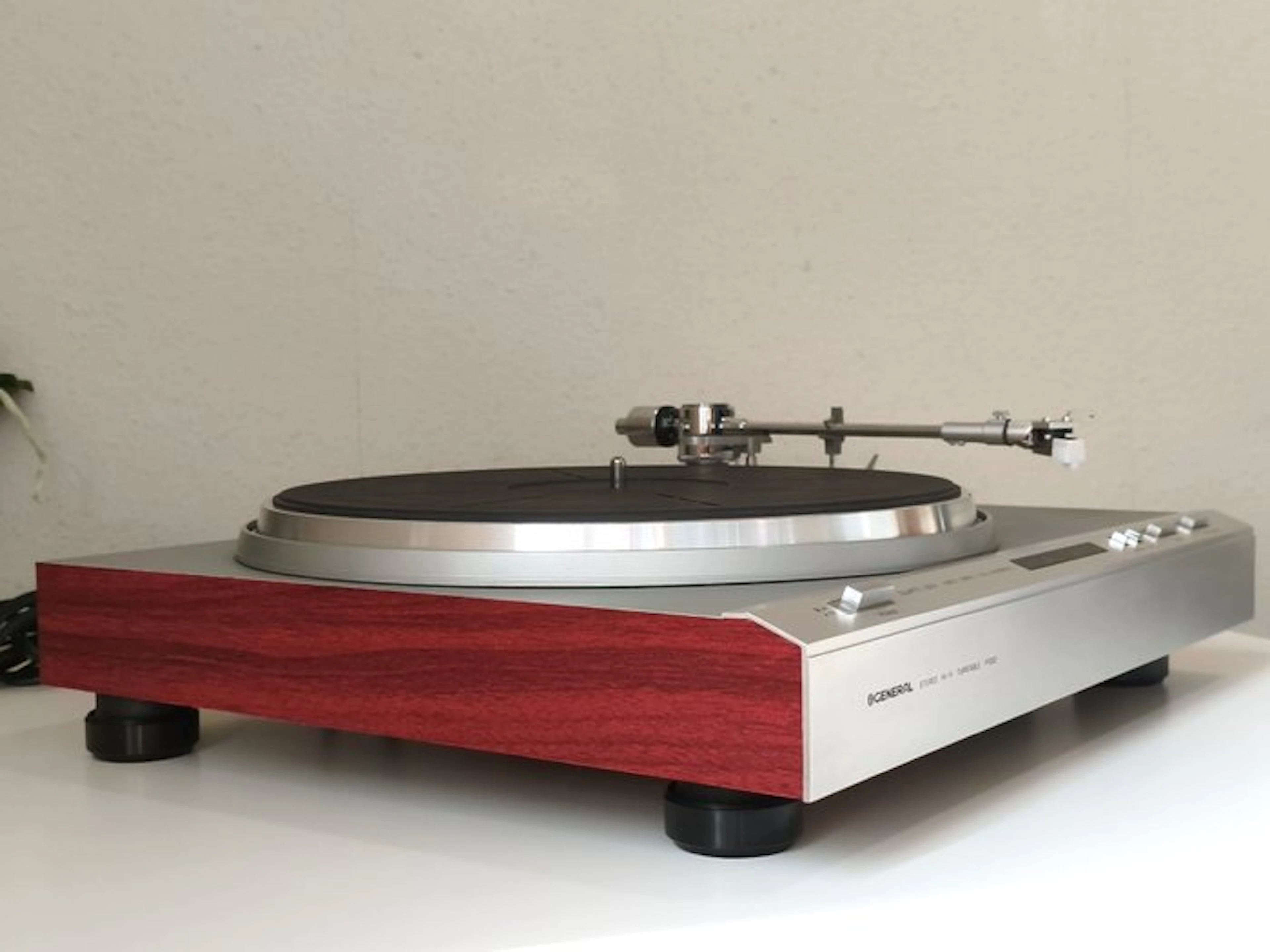 General - P 1000 Direct Drive / Full Automatic Turntable