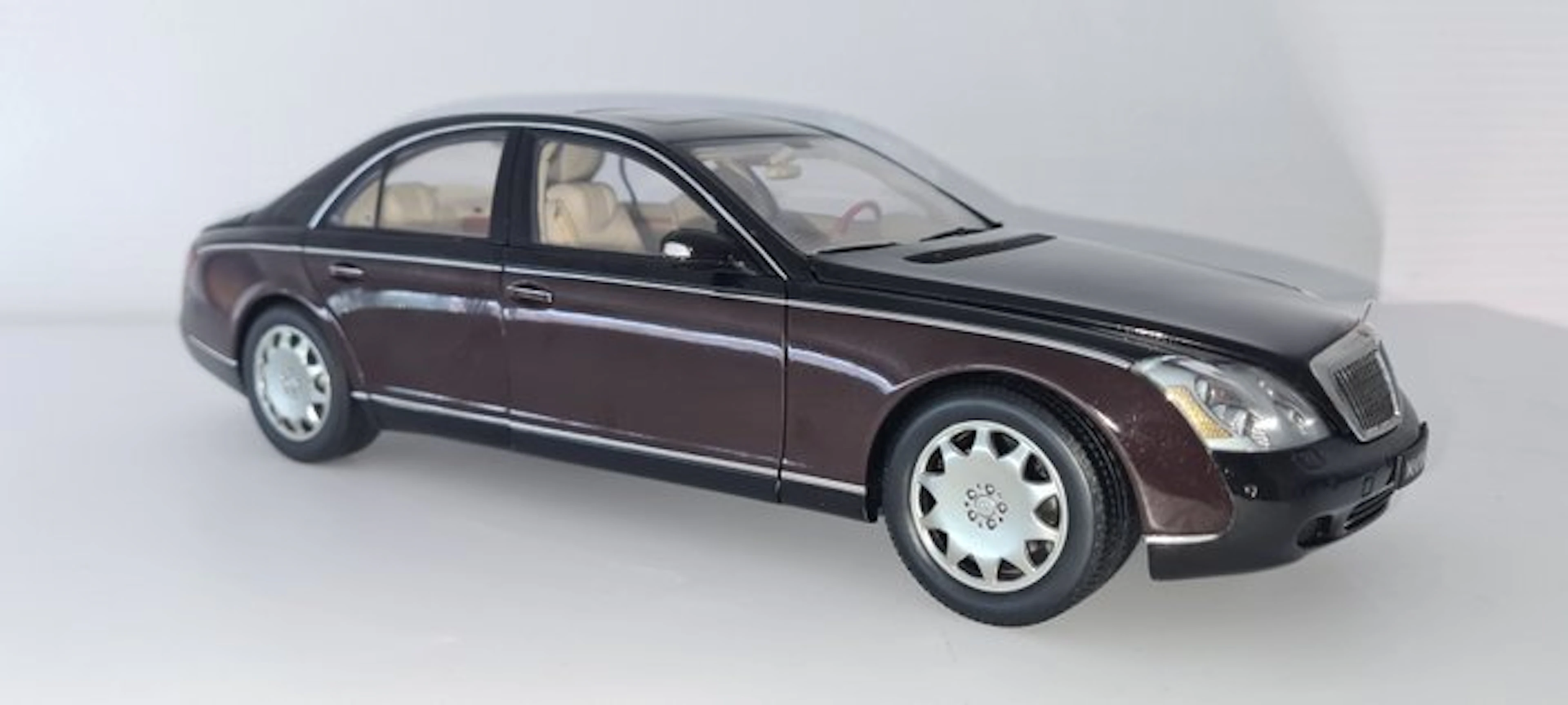 Autoart 1:18 - Model car - Maybach 57 - Dealer Edition