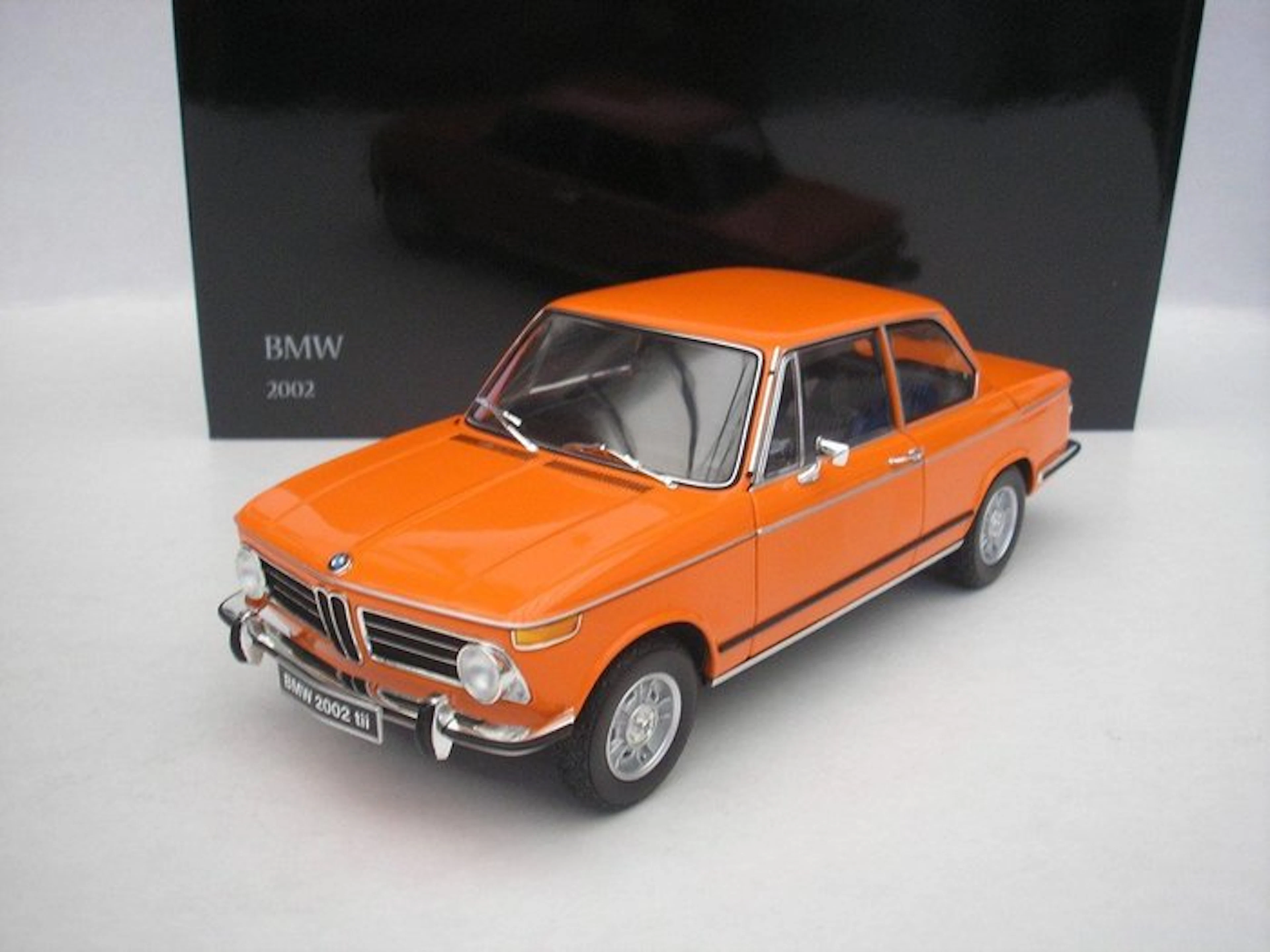 Kyosho 1:18 - Model sports car - Bmw 2002 tii - 1972 - Orange
