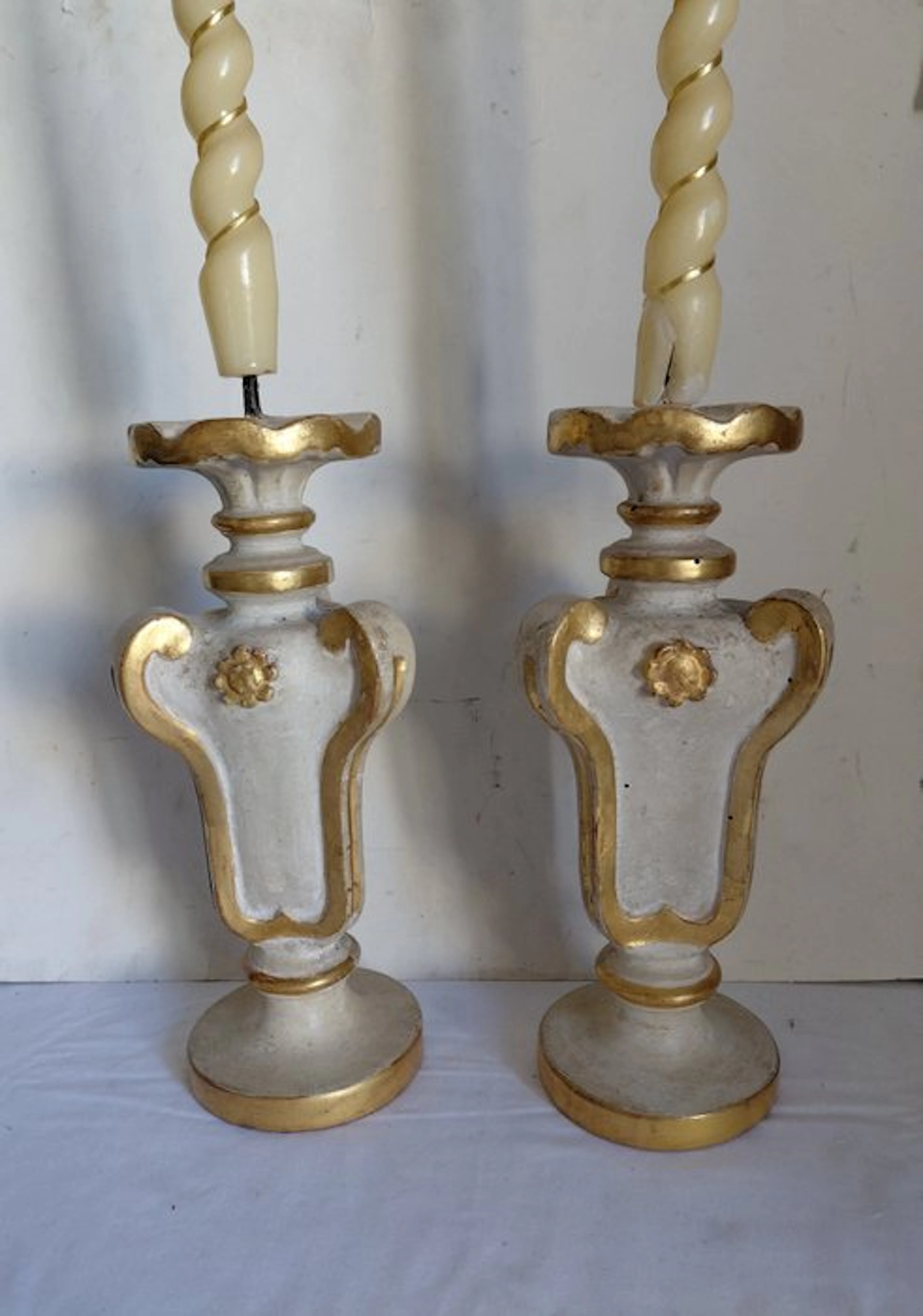 scuola italiana - Chamberstick (2) - Wood - Porta-ceri