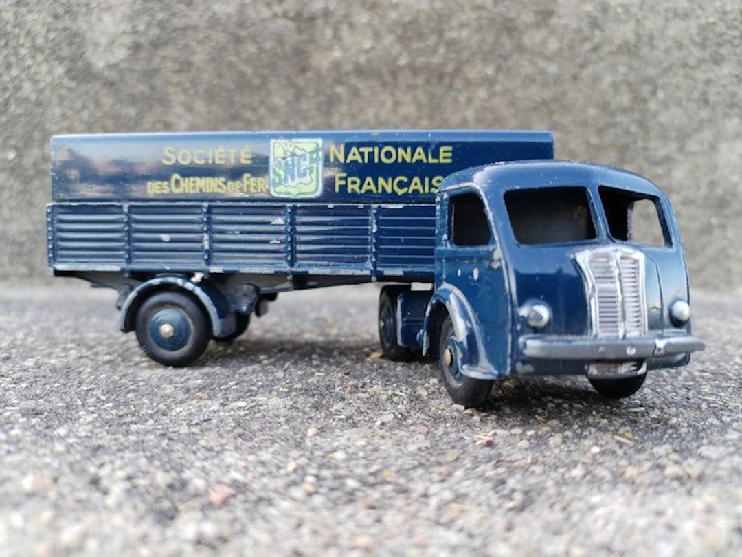 Dinky Toys 1:43 - Model truck - Tracteur Panhard