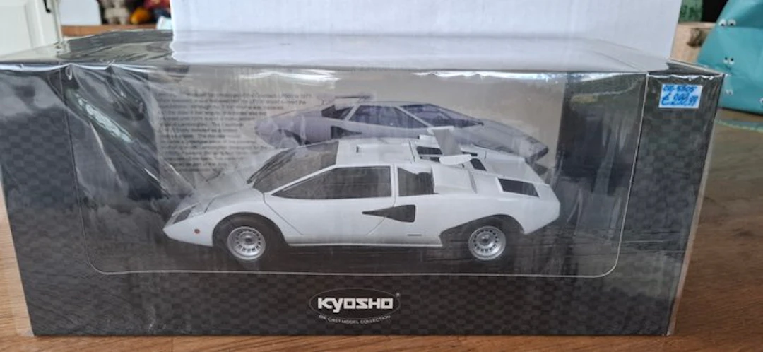 Kyosho 1:18 - Model car - Lamborghini Countach LP400 With Roof Wing