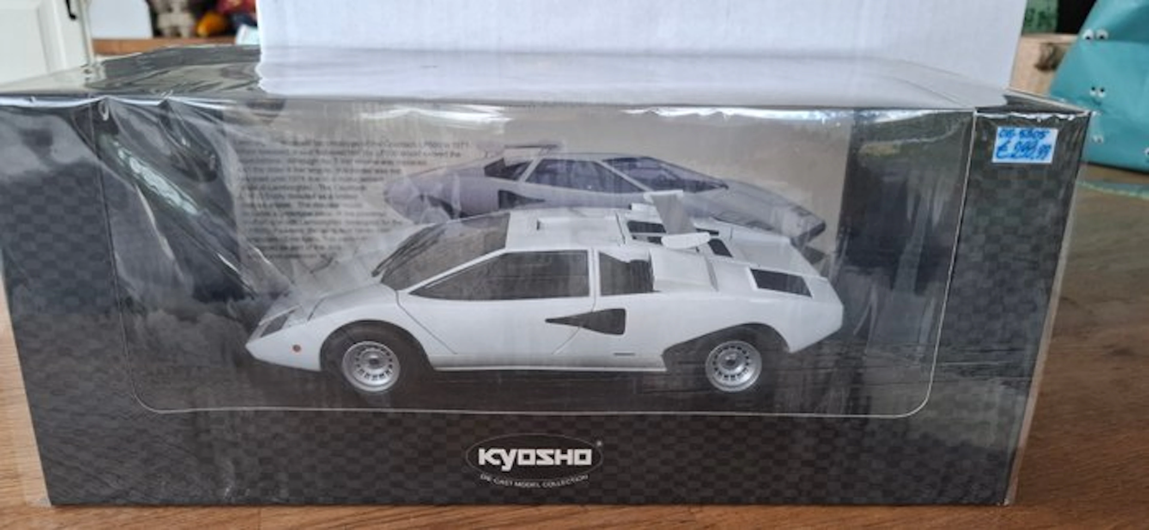 Kyosho 1:18 - Model car - Lamborghini Countach LP400 With Roof Wing