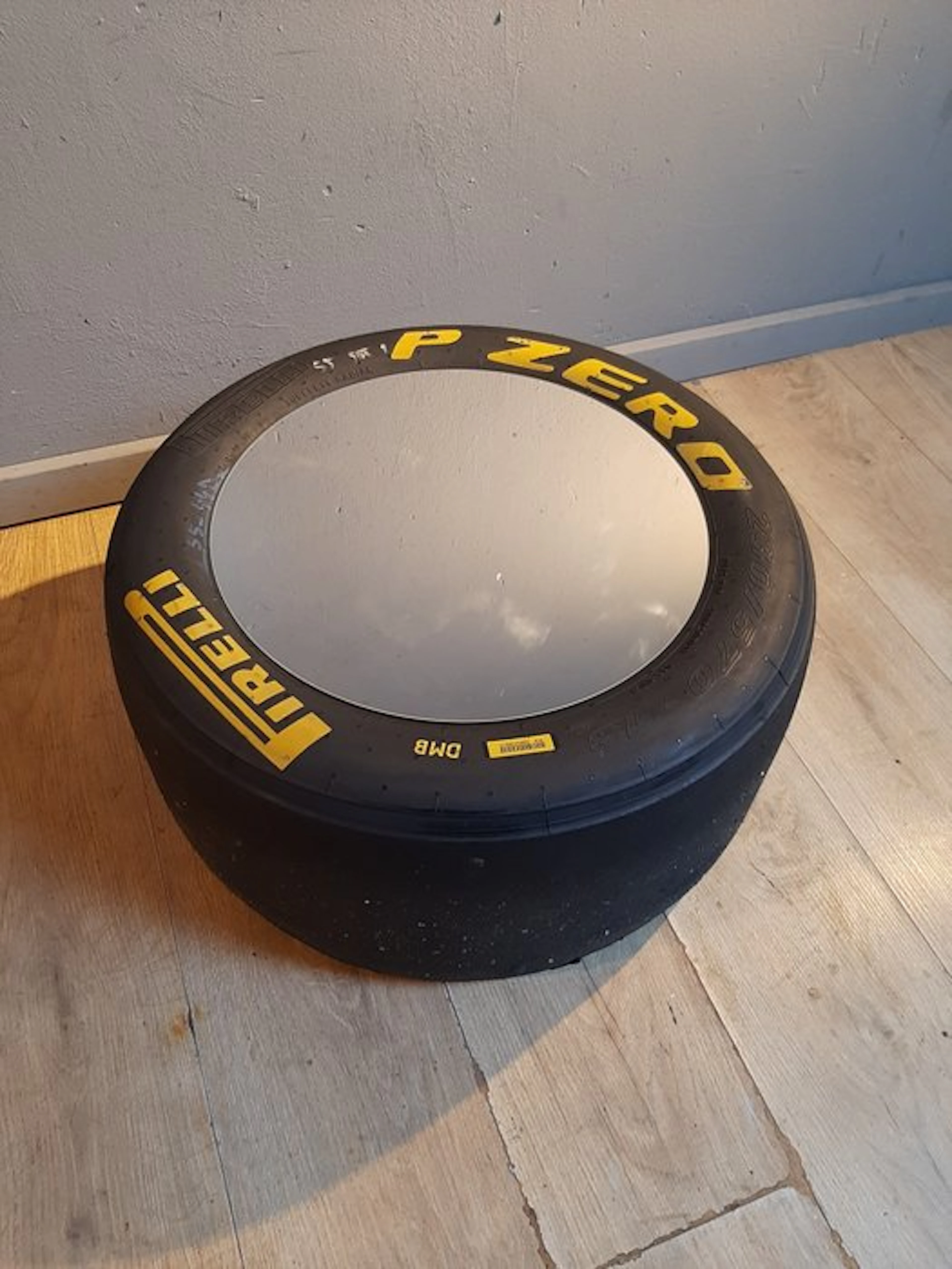 Tyre (1) - Pirelli - Racing Band / Slick - Formule 2...