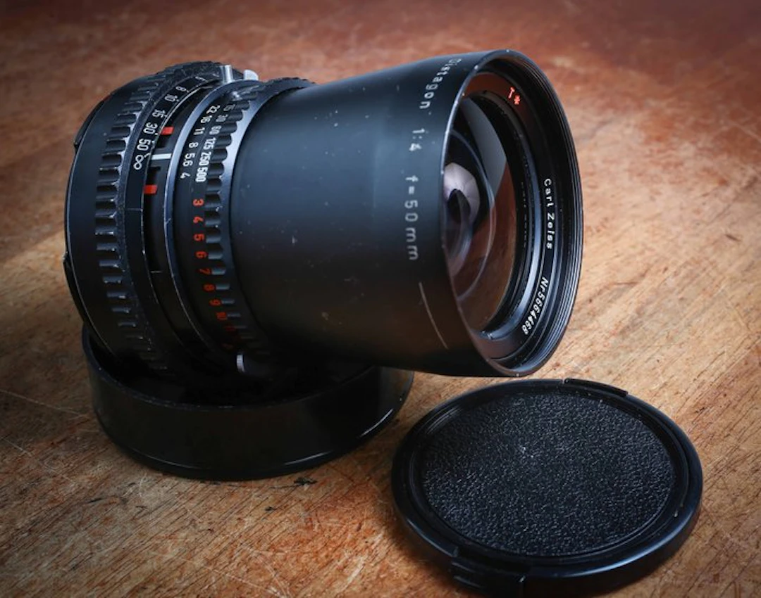 Hasselblad Distagon 1:4 f=50mm 120 / medium format camera