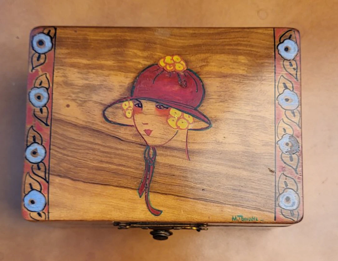 Kleine bemalte Art-déco-Holzdose mit altem französischem...