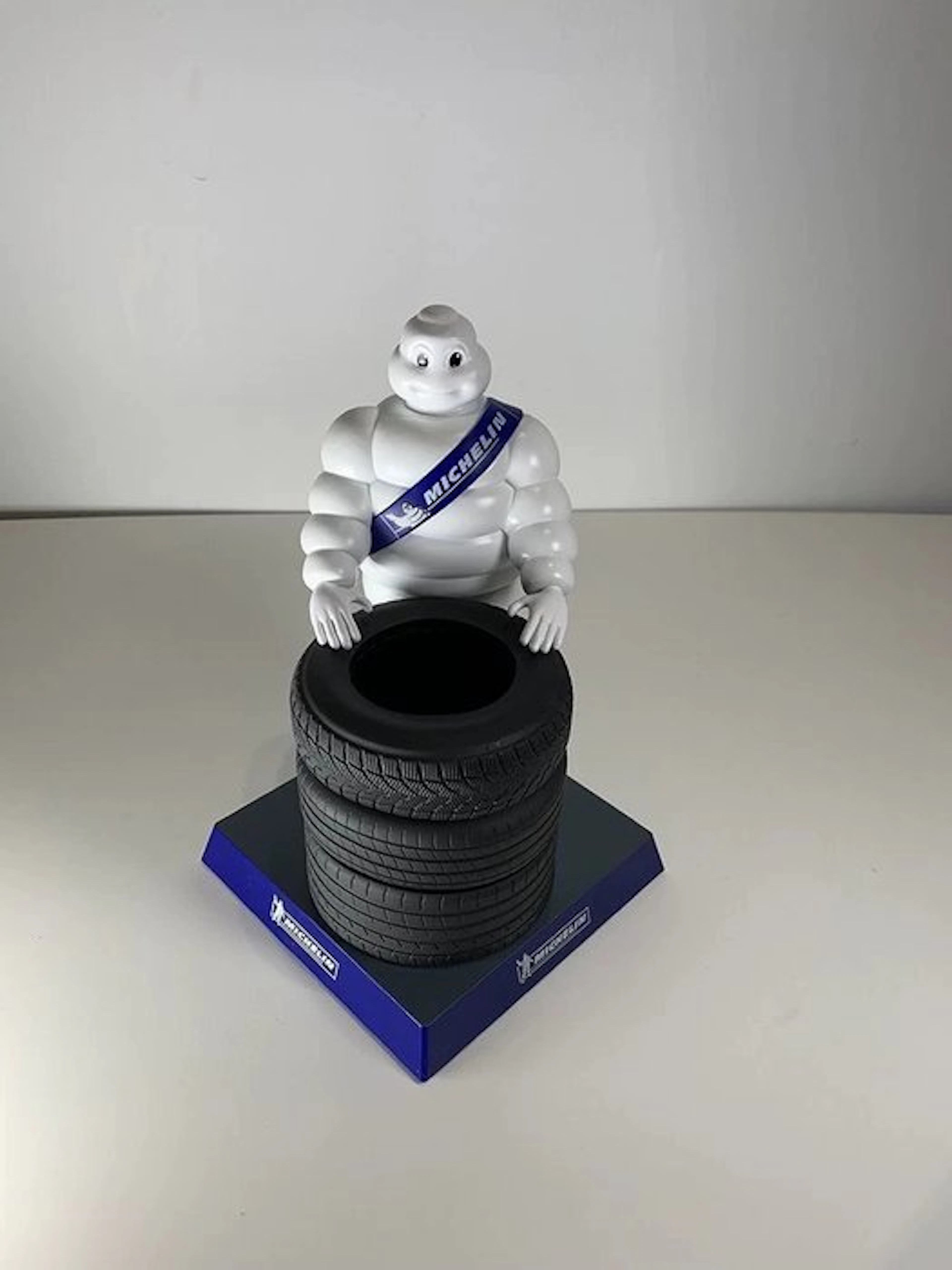Bibendum - Figurine - Michelin Bibendum Tire Pen Holder - Resin
