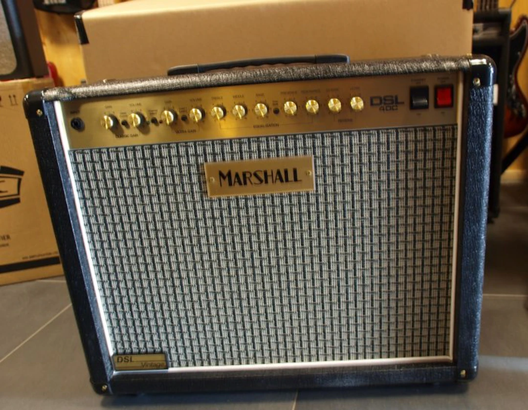 Marshall - Number of items: 1 - Guitar amplifier